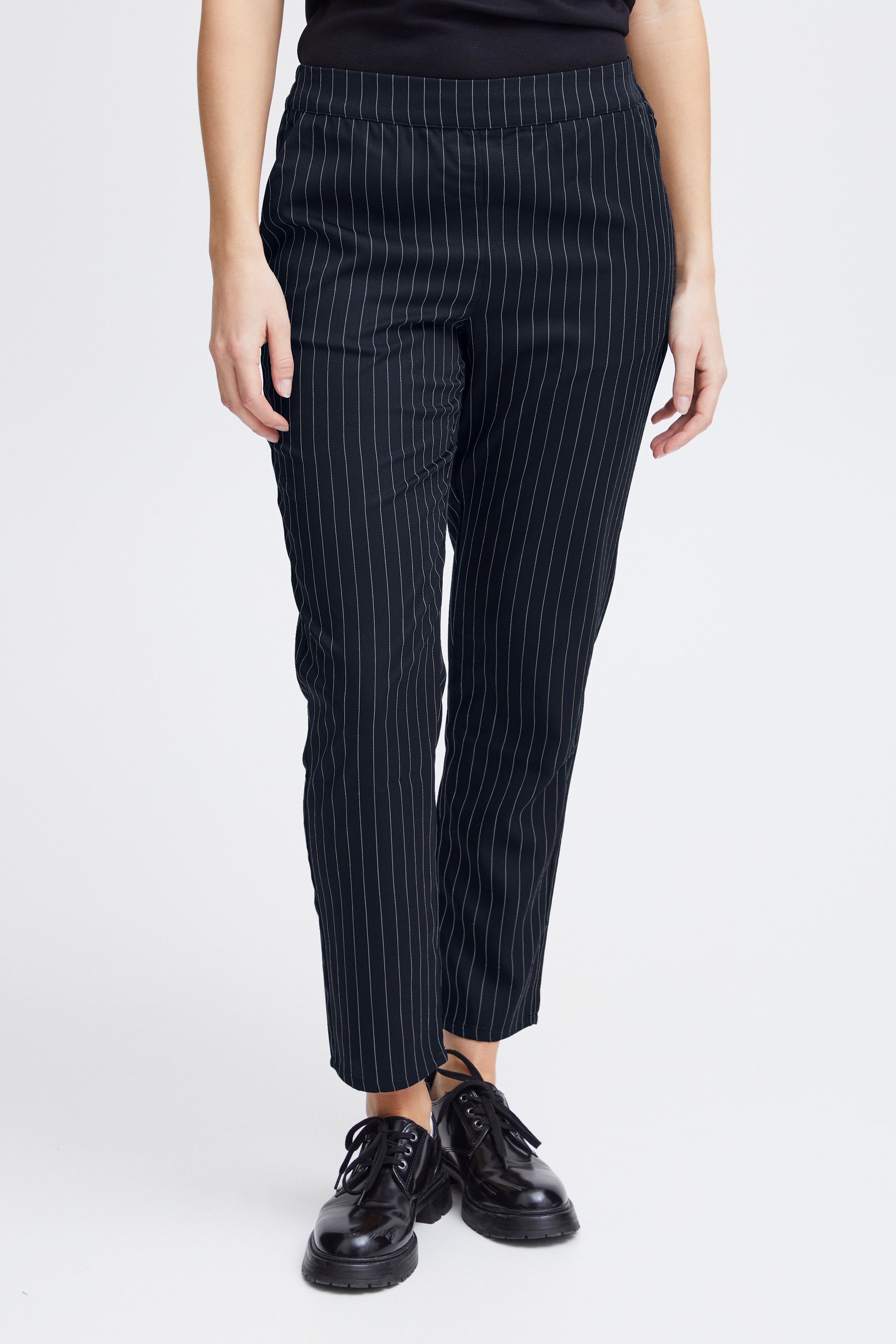 FRPAMILA Trousers LOOKBOOK FRONT 20613802-200119