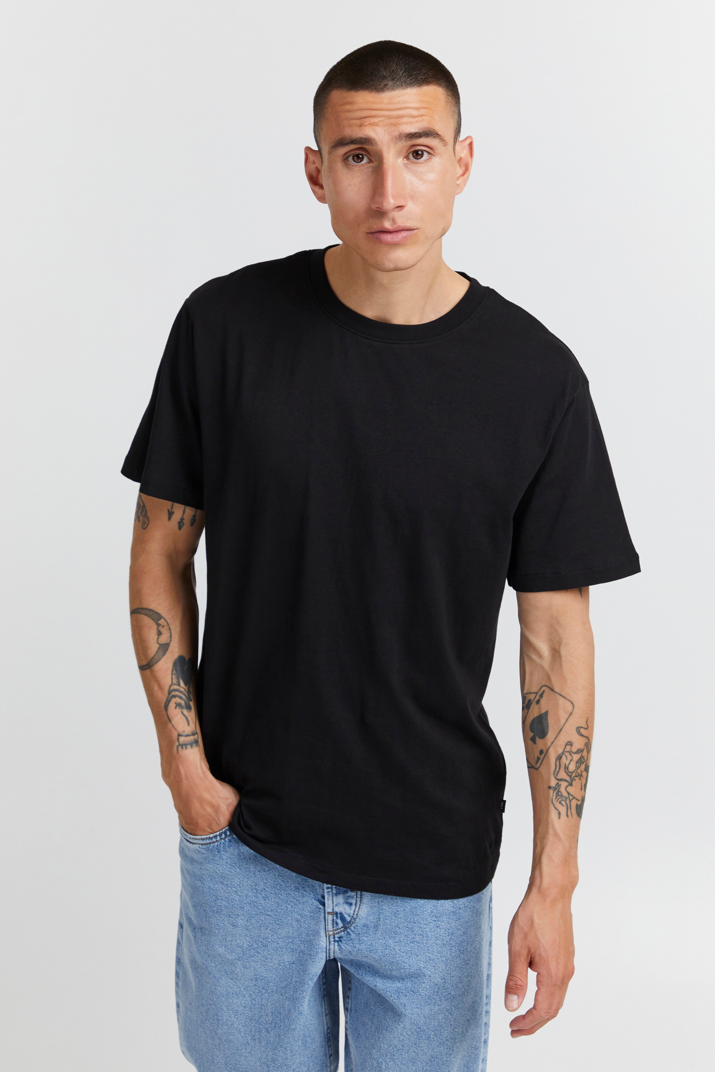 SDCADEL T-shirt LOOKBOOK FRONT 21107195-194008