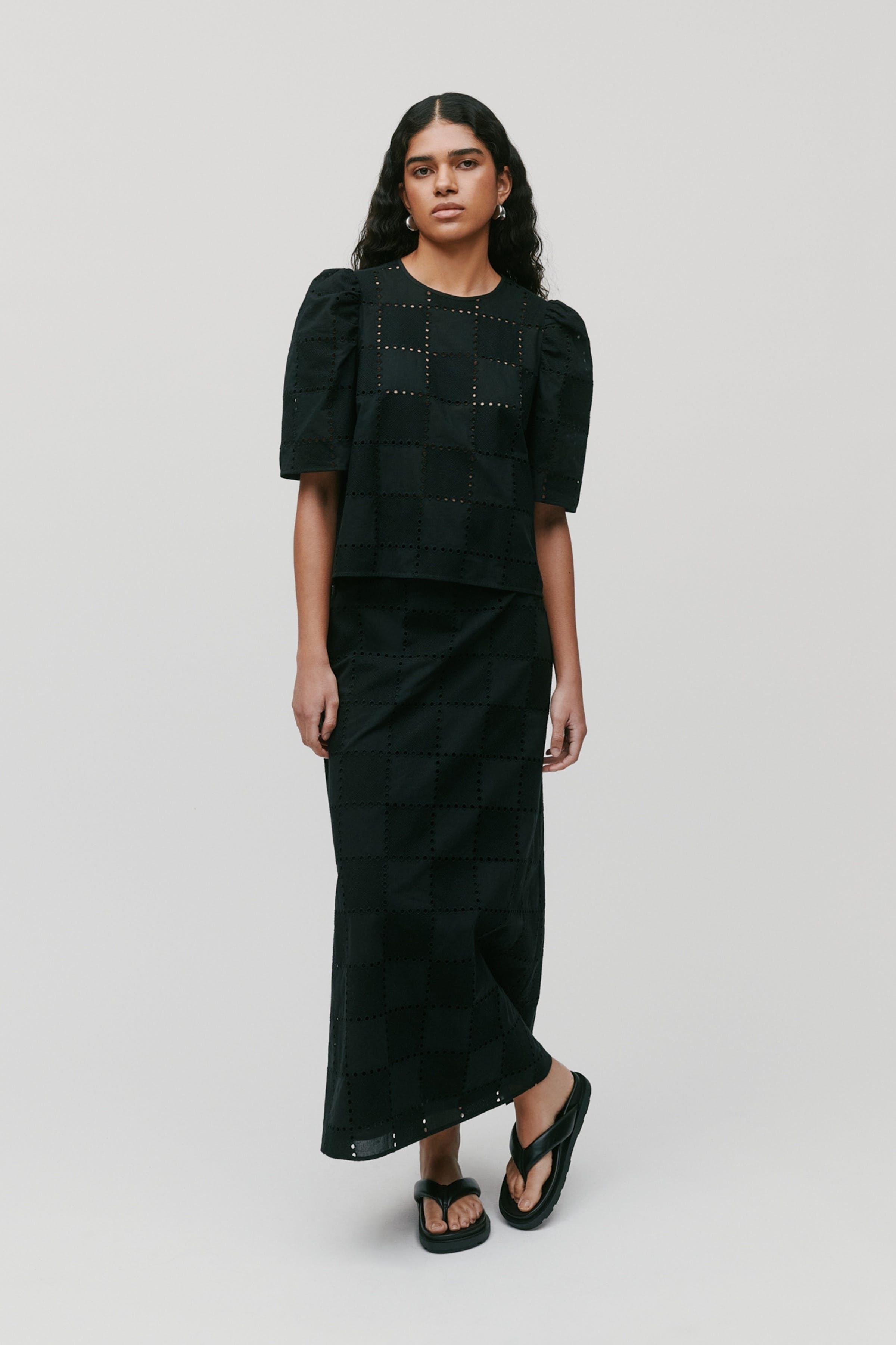 SAMANTHA Skirt LOOKBOOK FRONT 30600529-BK999