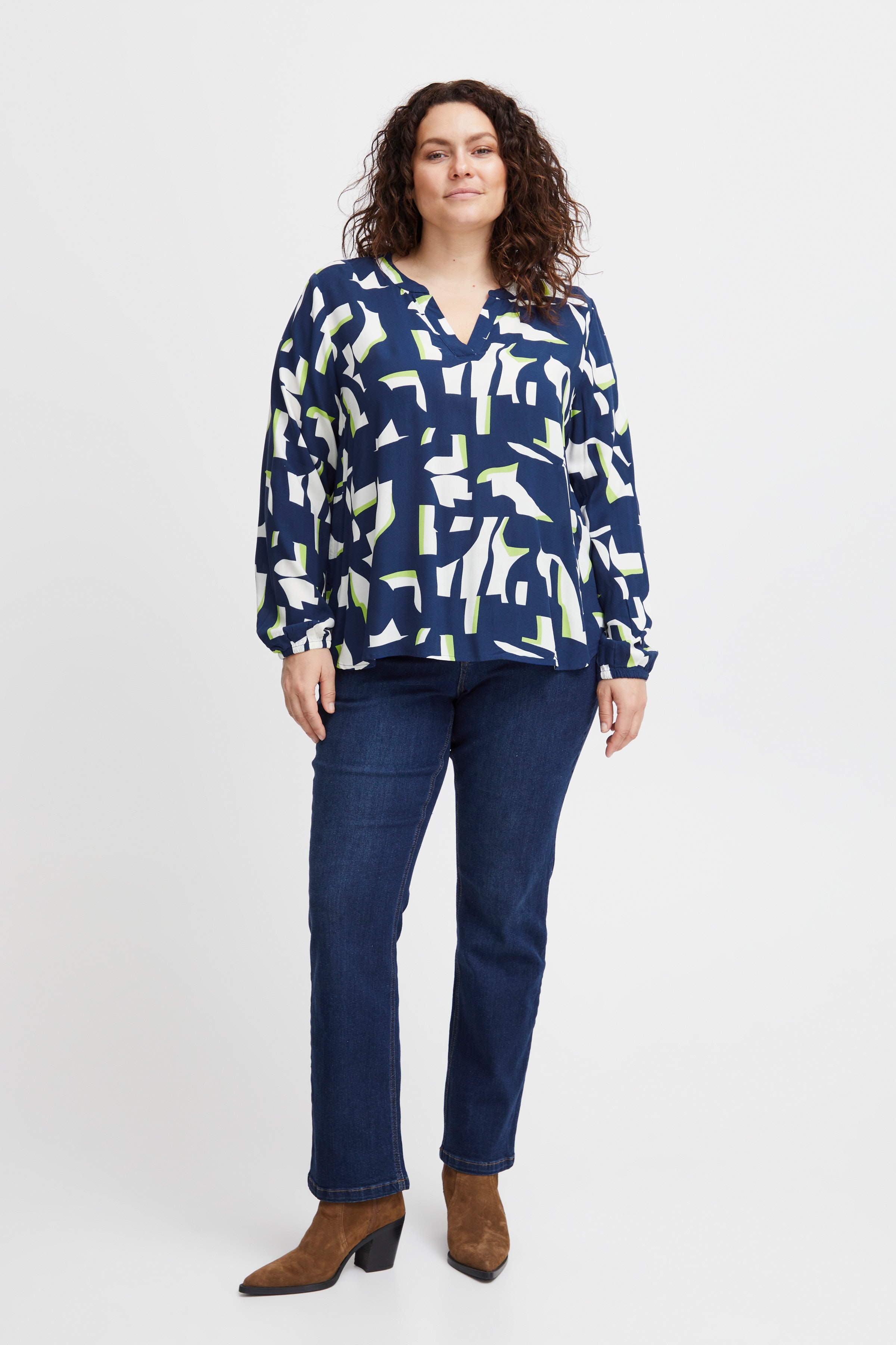 Kortermet bluse LOOKBOOK FRONT 20612537-202637