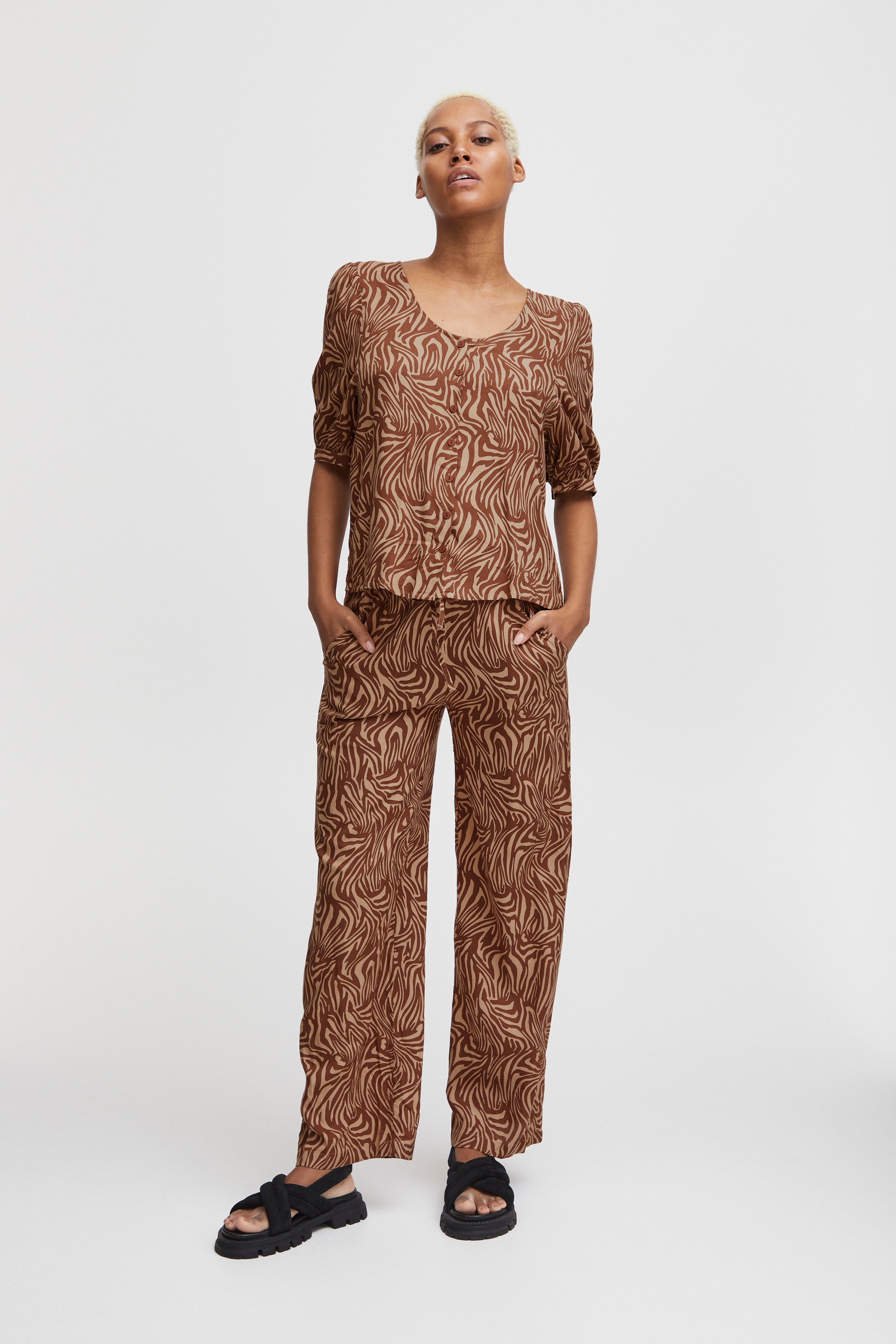 IHRITA Trousers LOOKBOOK FRONT 20118887-201993