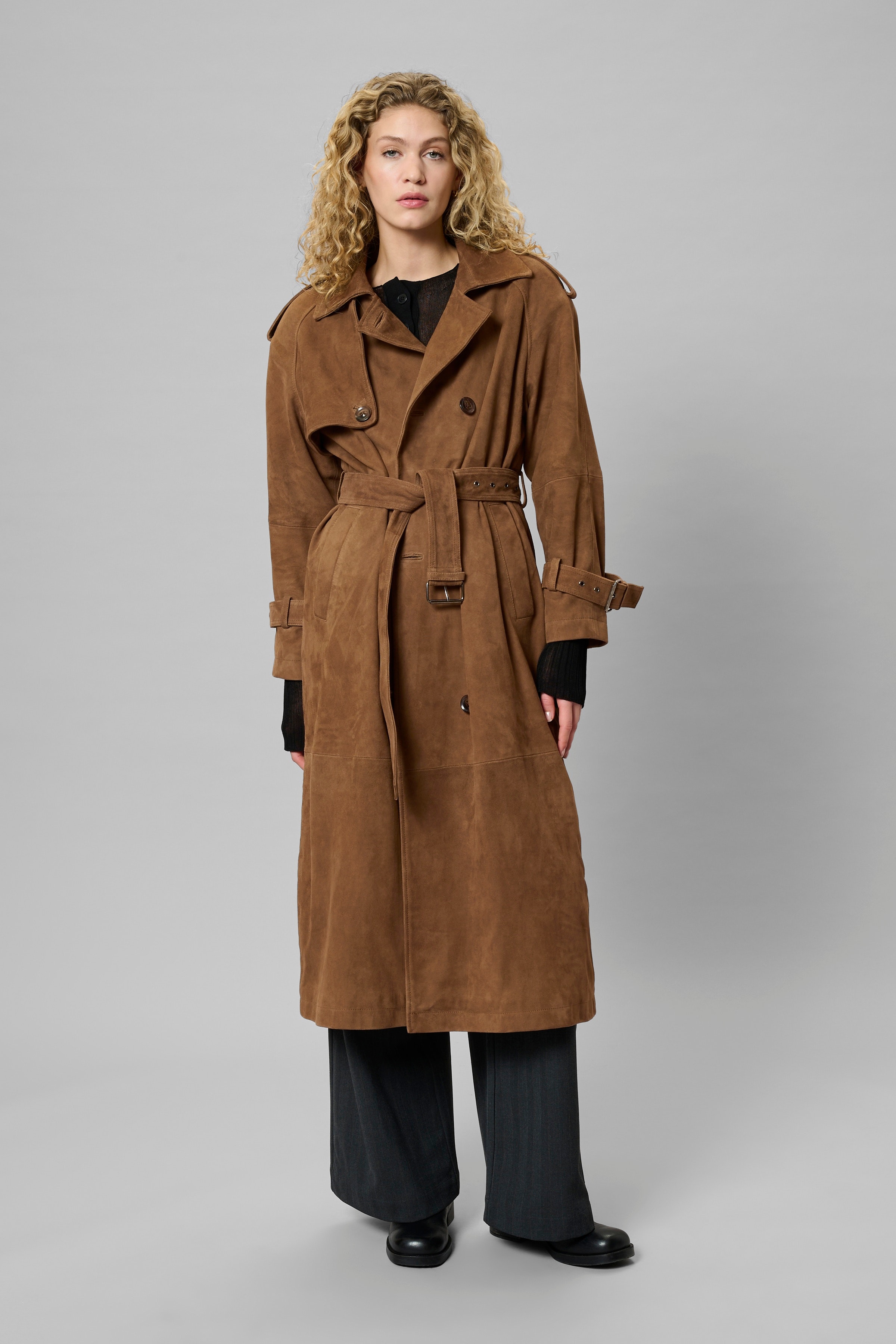 TaraMW Wildleder-Trenchcoat LOOKBOOK FRONT 10704830-108673