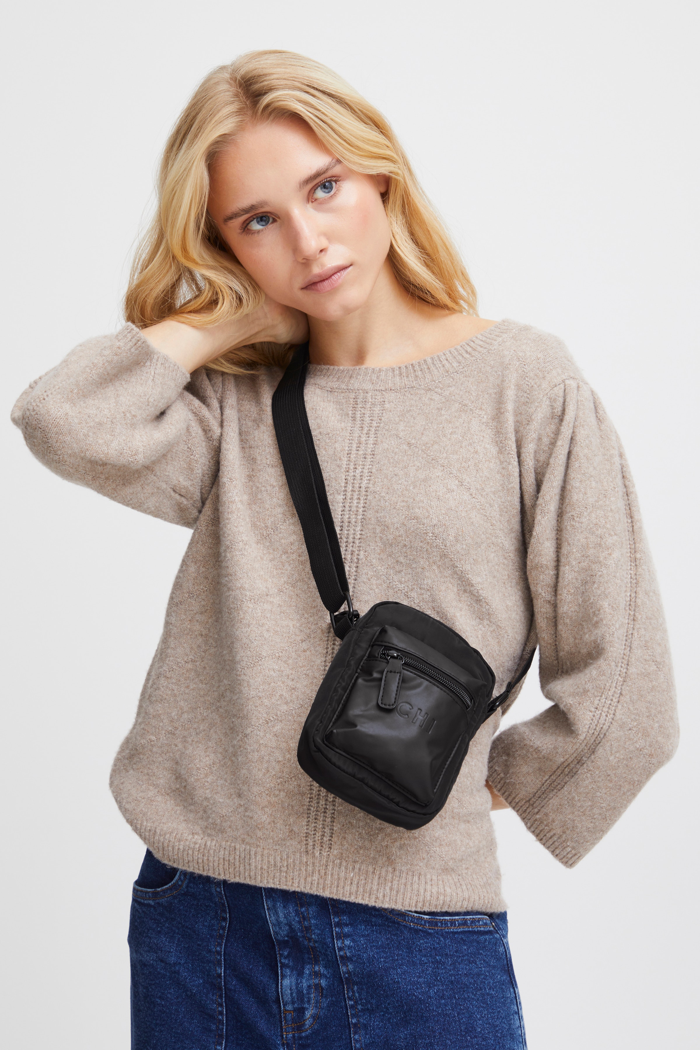 IAMALTHEA Pose LOOKBOOK FRONT 20120544-194008