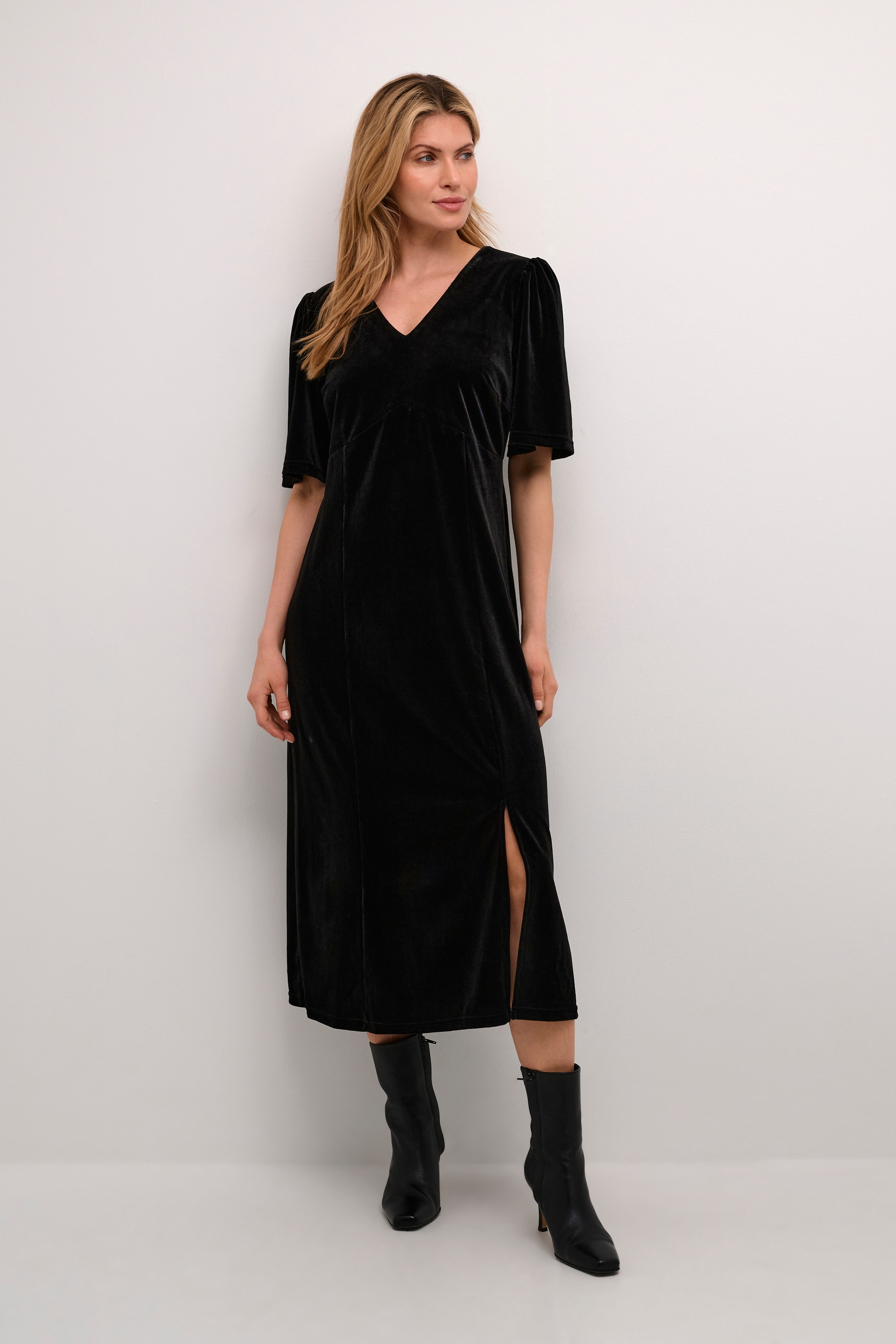 CRPativa Velvet Dress LOOKBOOK FRONT 10611979-100120