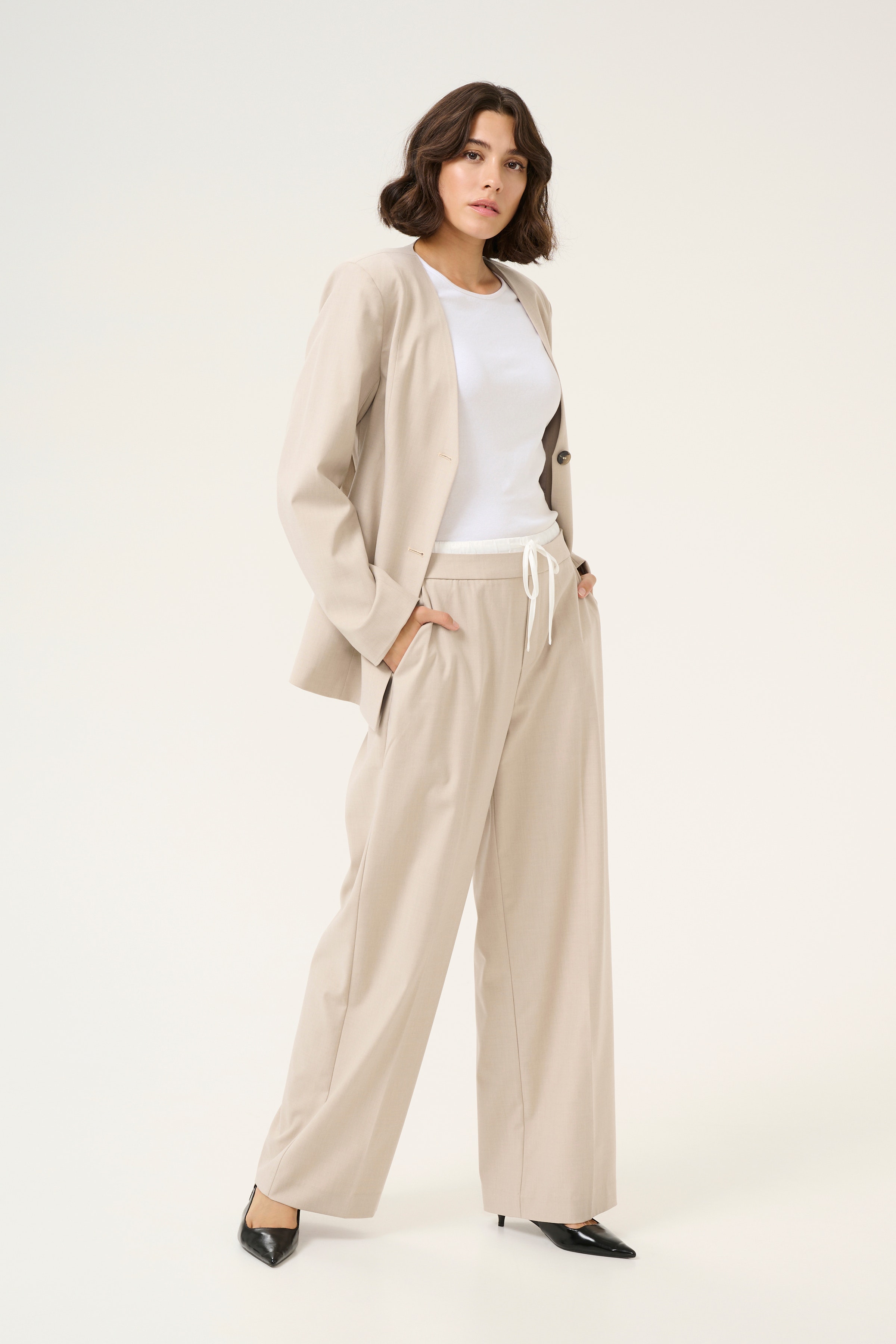 KAvindy Trousers LOOKBOOK FRONT 10509675-1513051