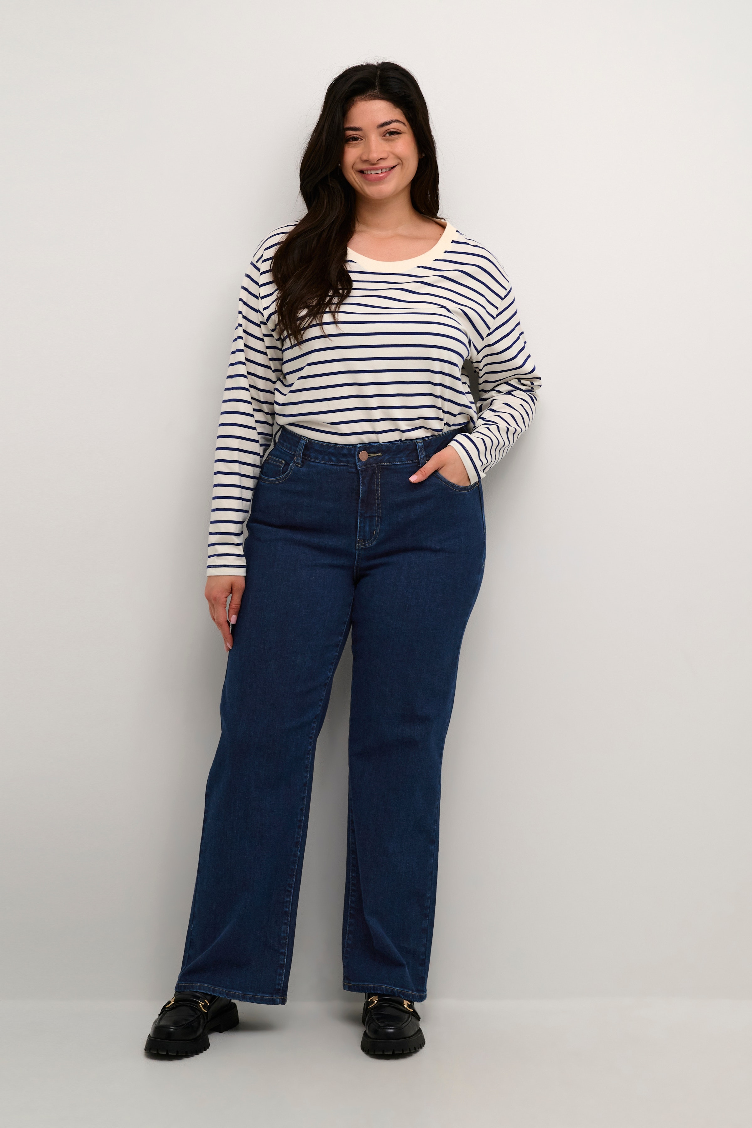 KCkanna Flared Jeans LOOKBOOK FRONT 10581618-103166