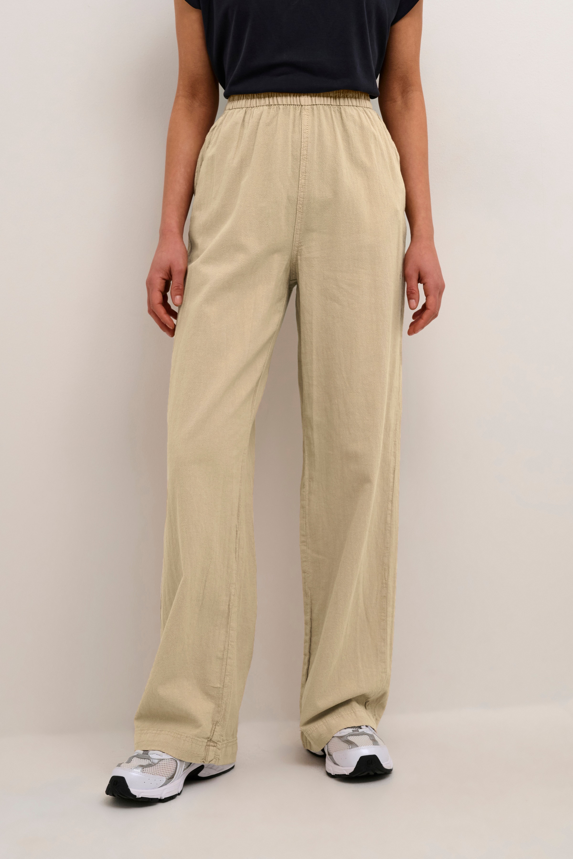 KAnaya Trousers LOOKBOOK FRONT 10507661-101239