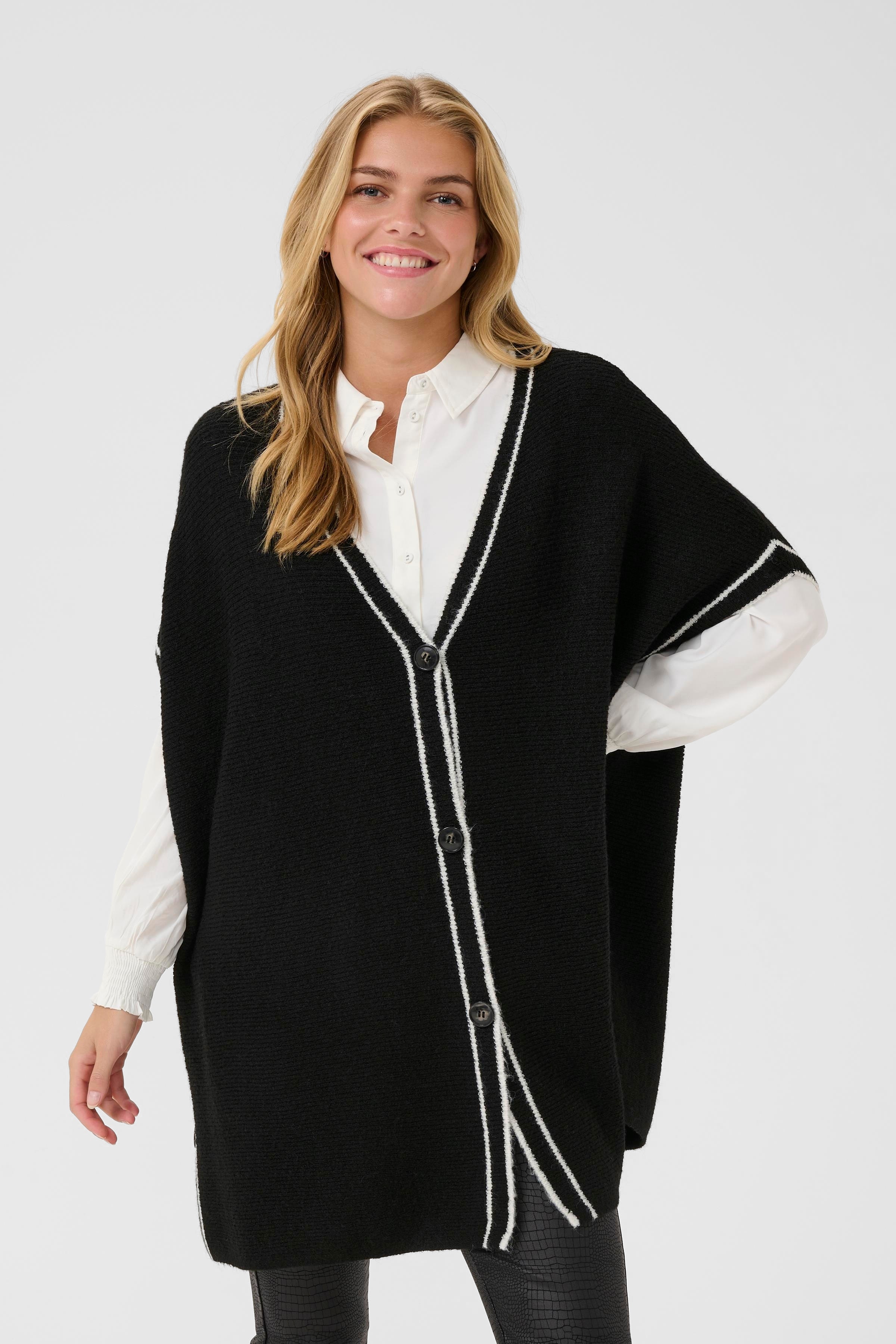 CRRams Poncho LOOKBOOK FRONT 10614259-100120