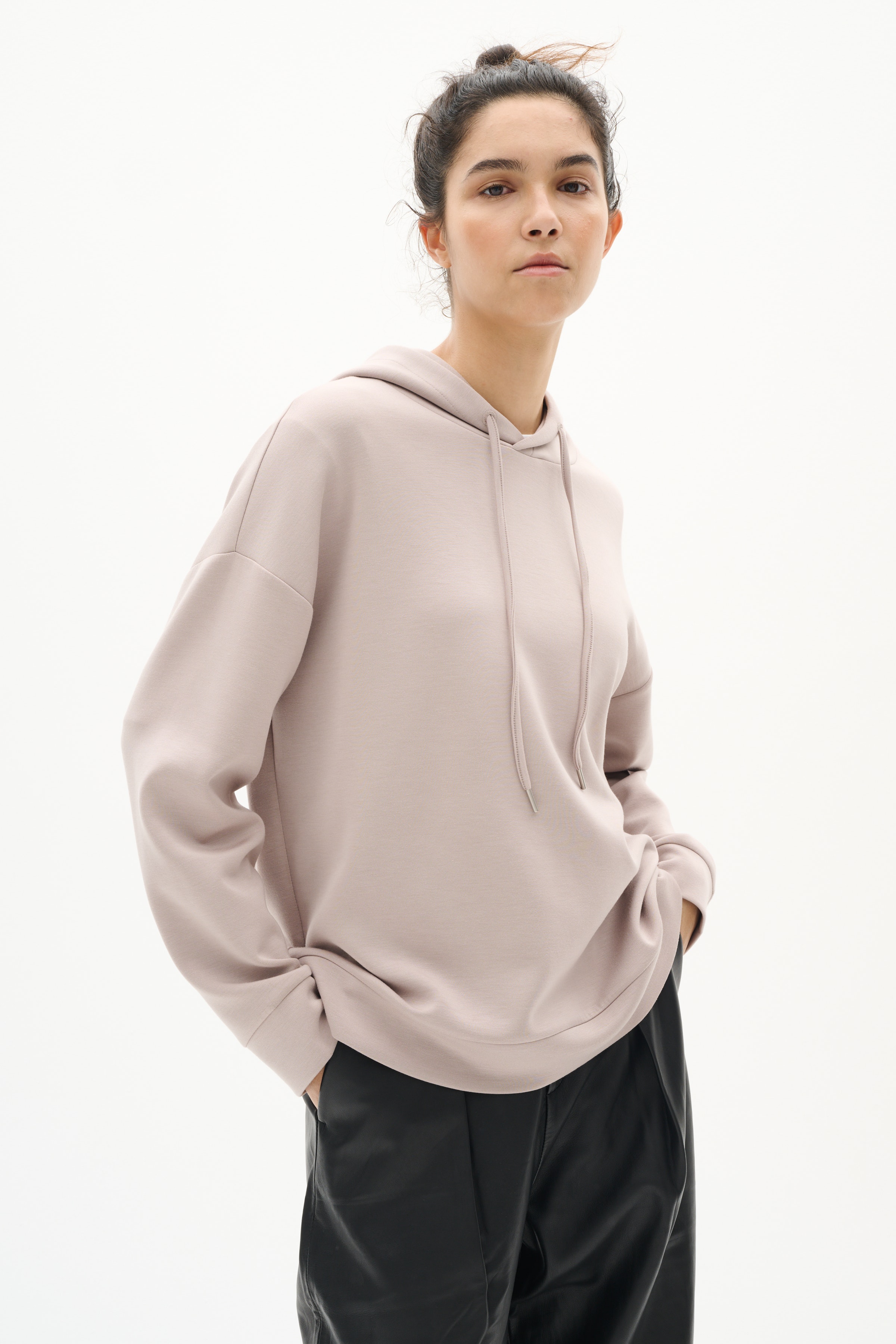 AnniehIW Sweatshirt LOOKBOOK FRONT 30110205-161406