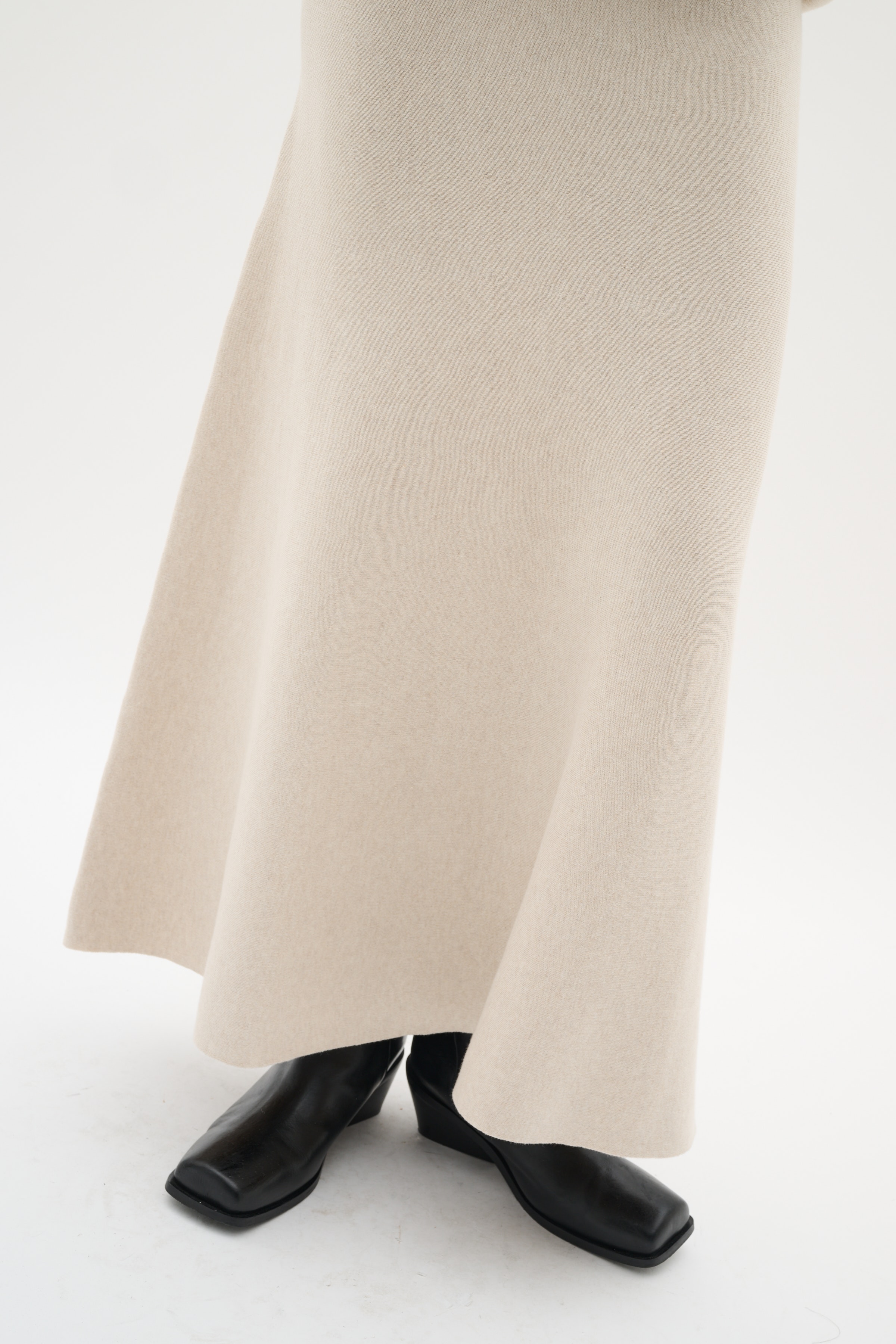 KayllaIW Skirt LOOKBOOK FRONT 30109740-1304031