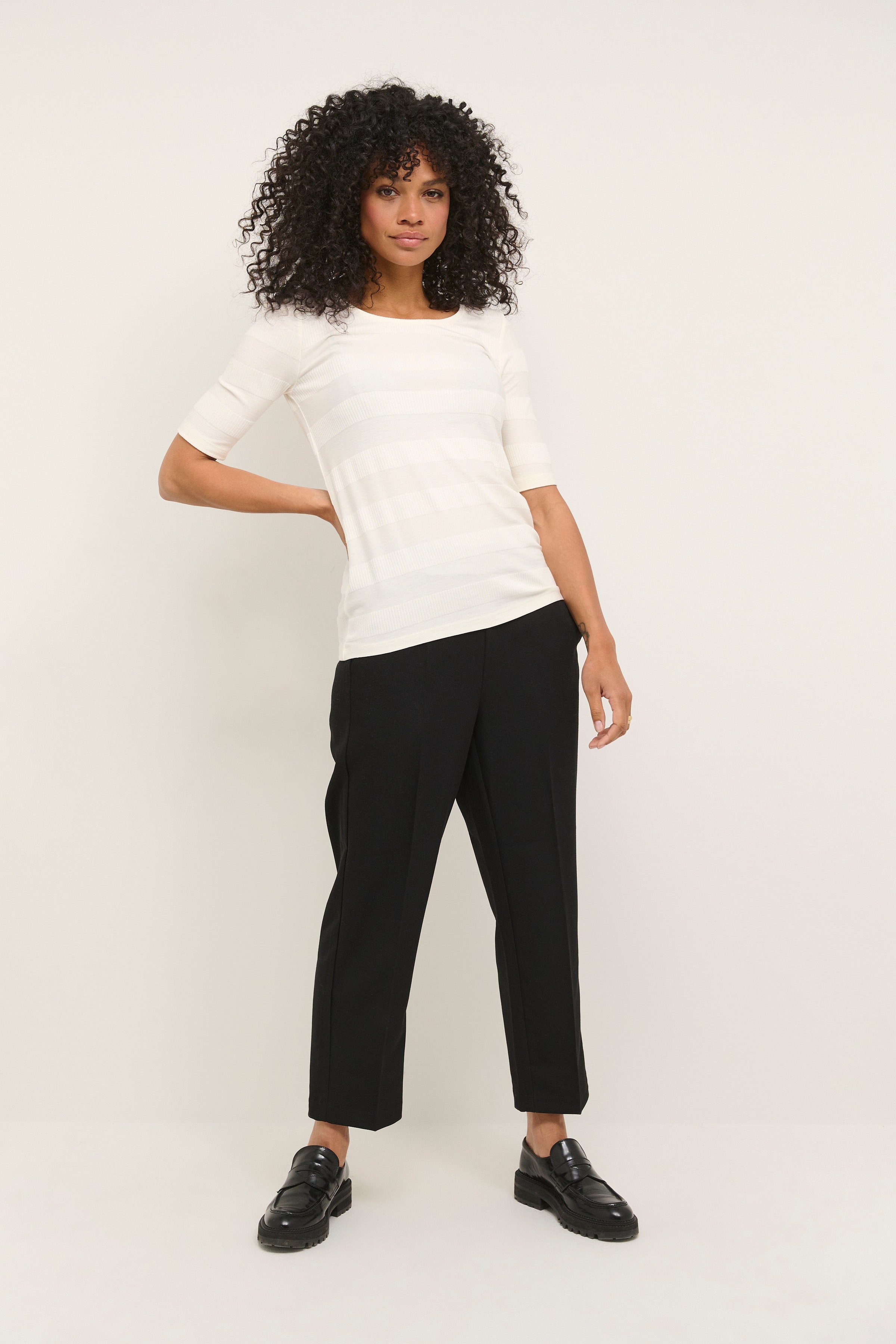 KAria T-shirt LOOKBOOK FRONT 10506944-110602