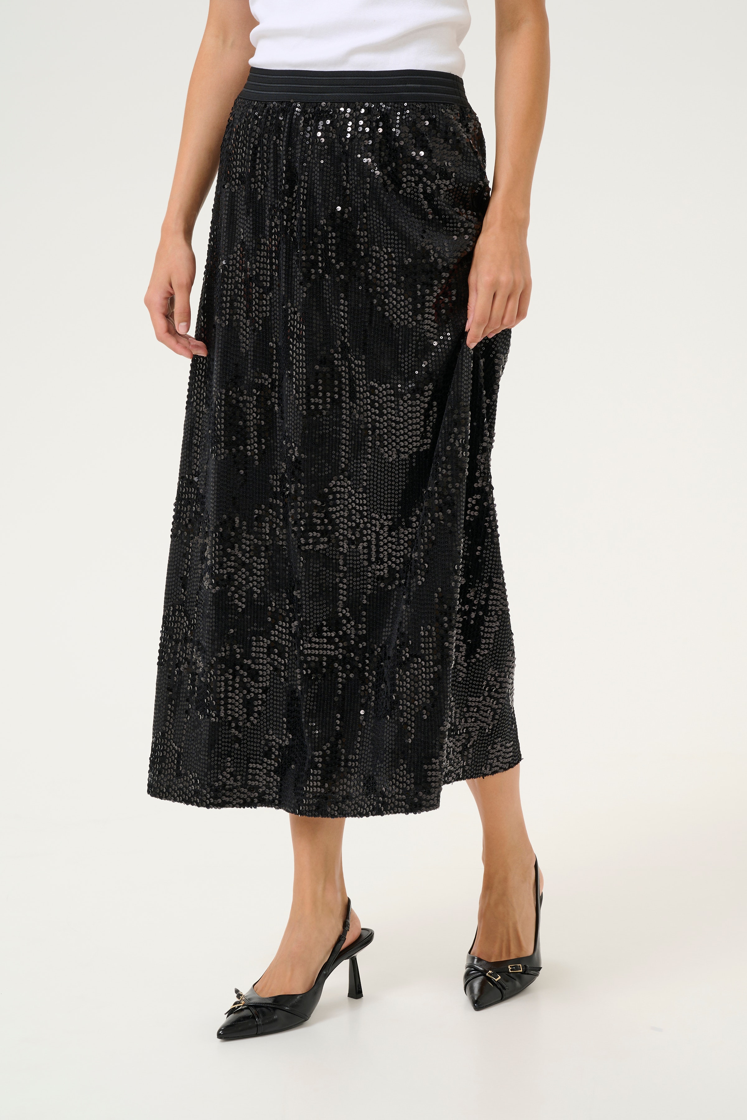 KAamalie Sequin skirt LOOKBOOK FRONT 10509829-100121