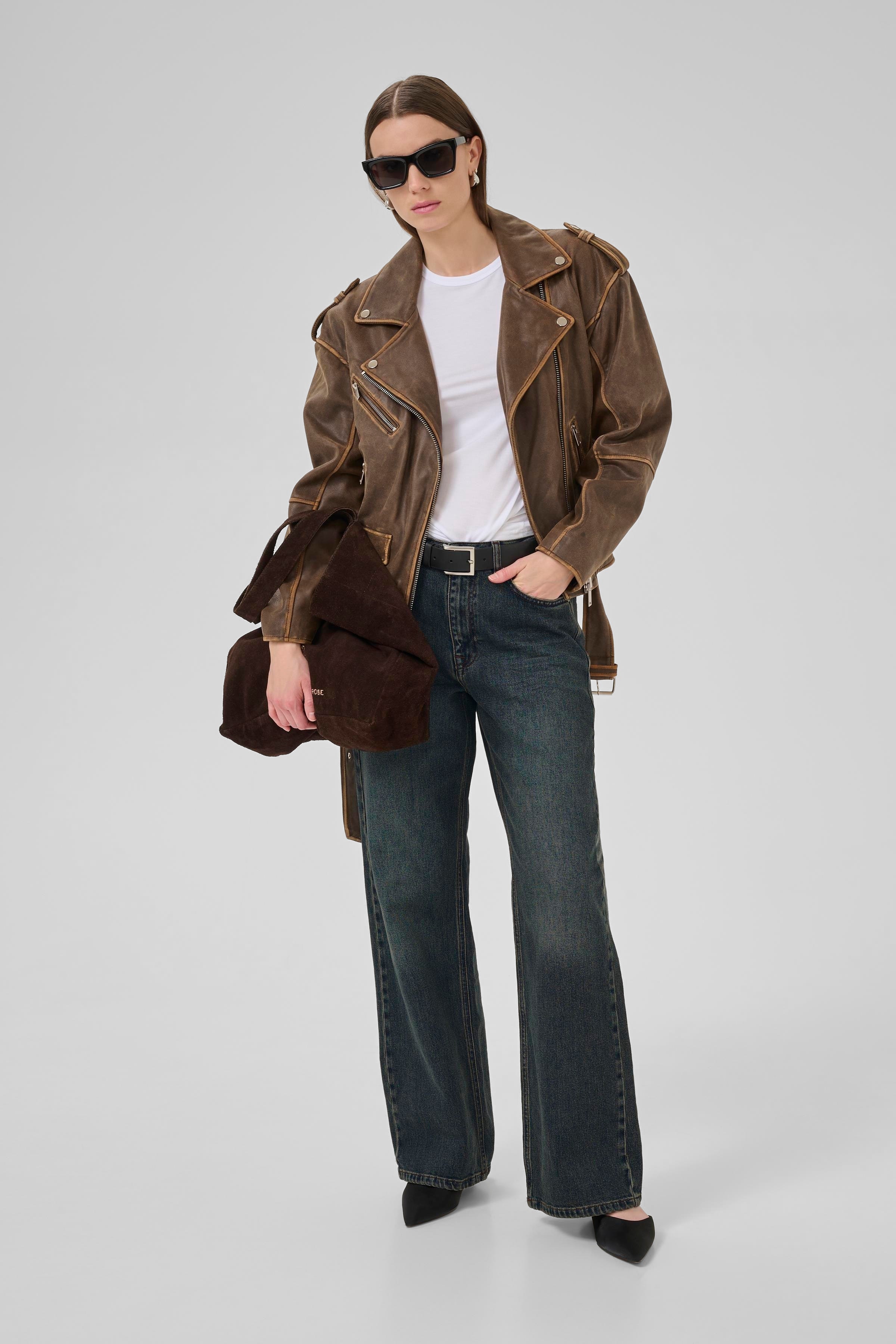 05 THE LOUIS HIGH WIDE LOCATION NONE 10704222-100066