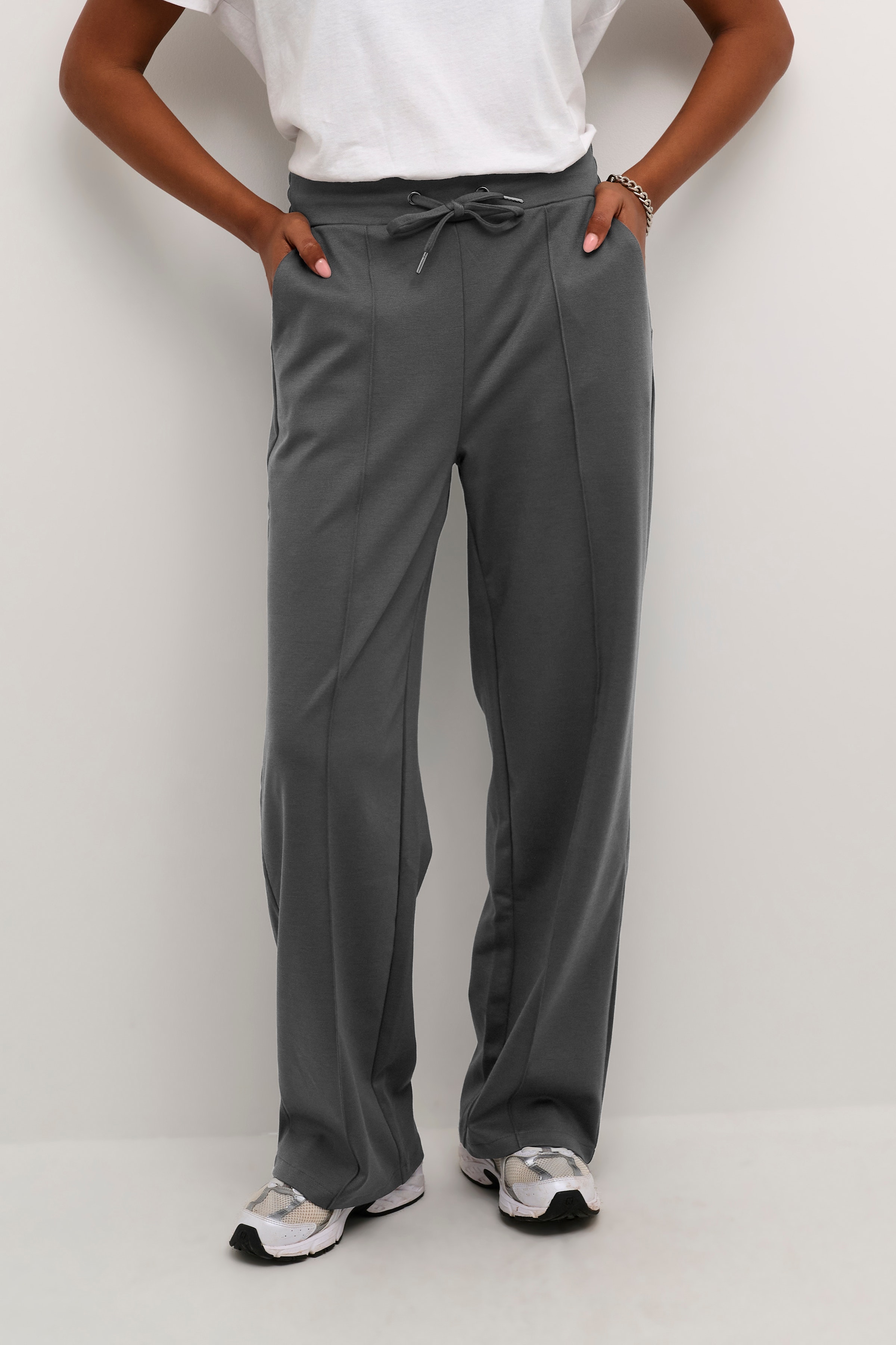 KAjenny Straight Bukser LOOKBOOK FRONT 10508621-190205