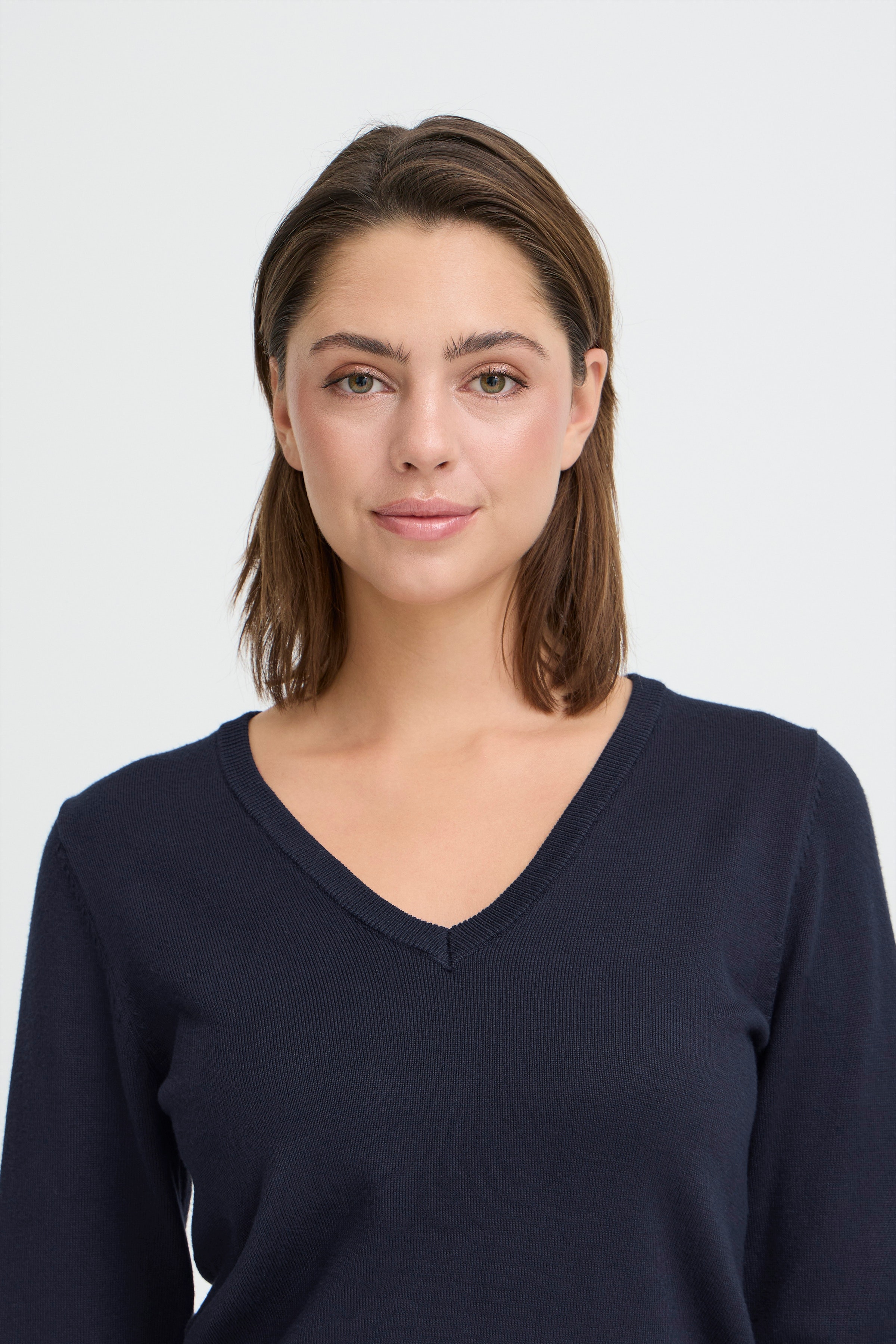 IHLULS V-Neck Pullover LOOKBOOK DETAIL 20125815-194010