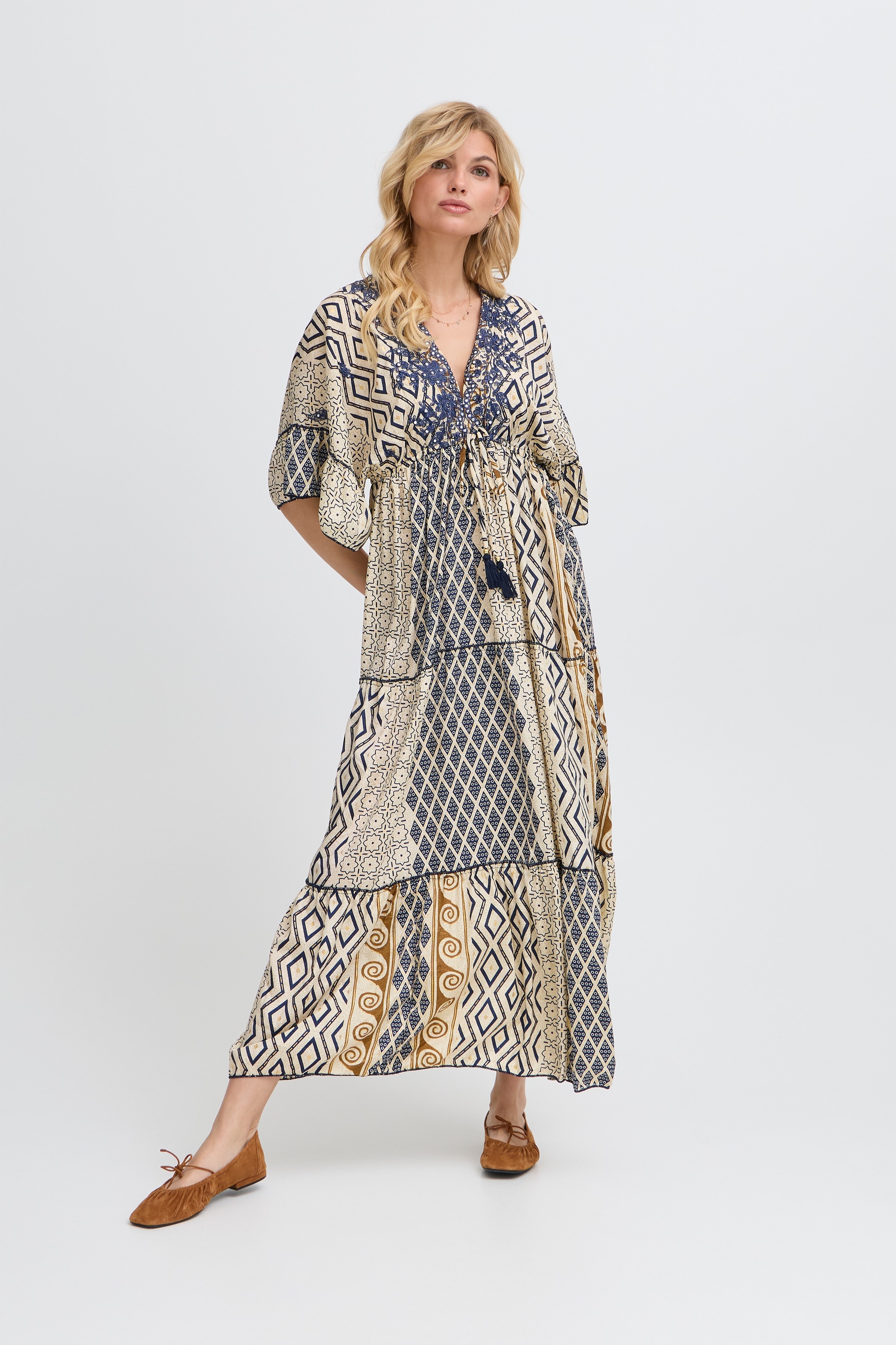 SBGIZEM Kjole LOOKBOOK FRONT 22101035-193923