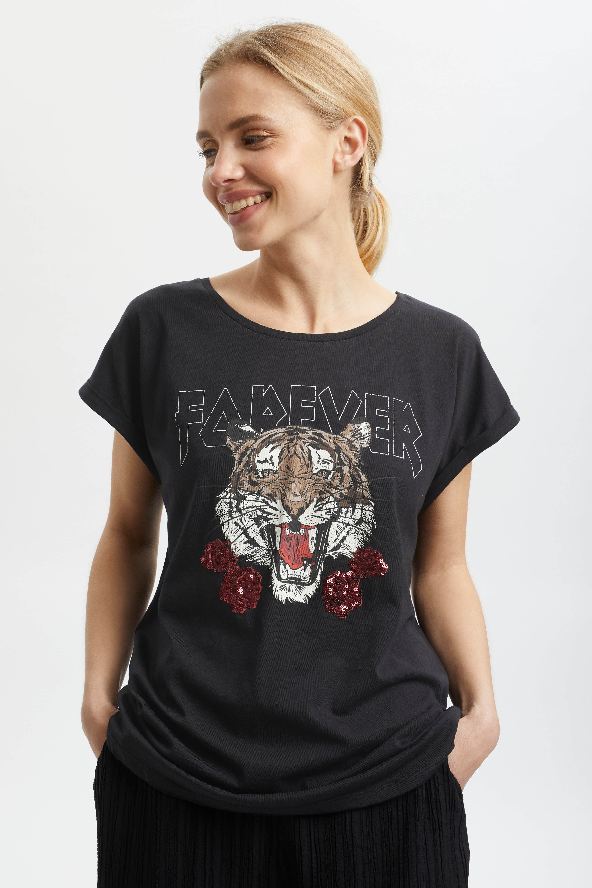 KAelea T-shirt LOOKBOOK FRONT 10505988-100121