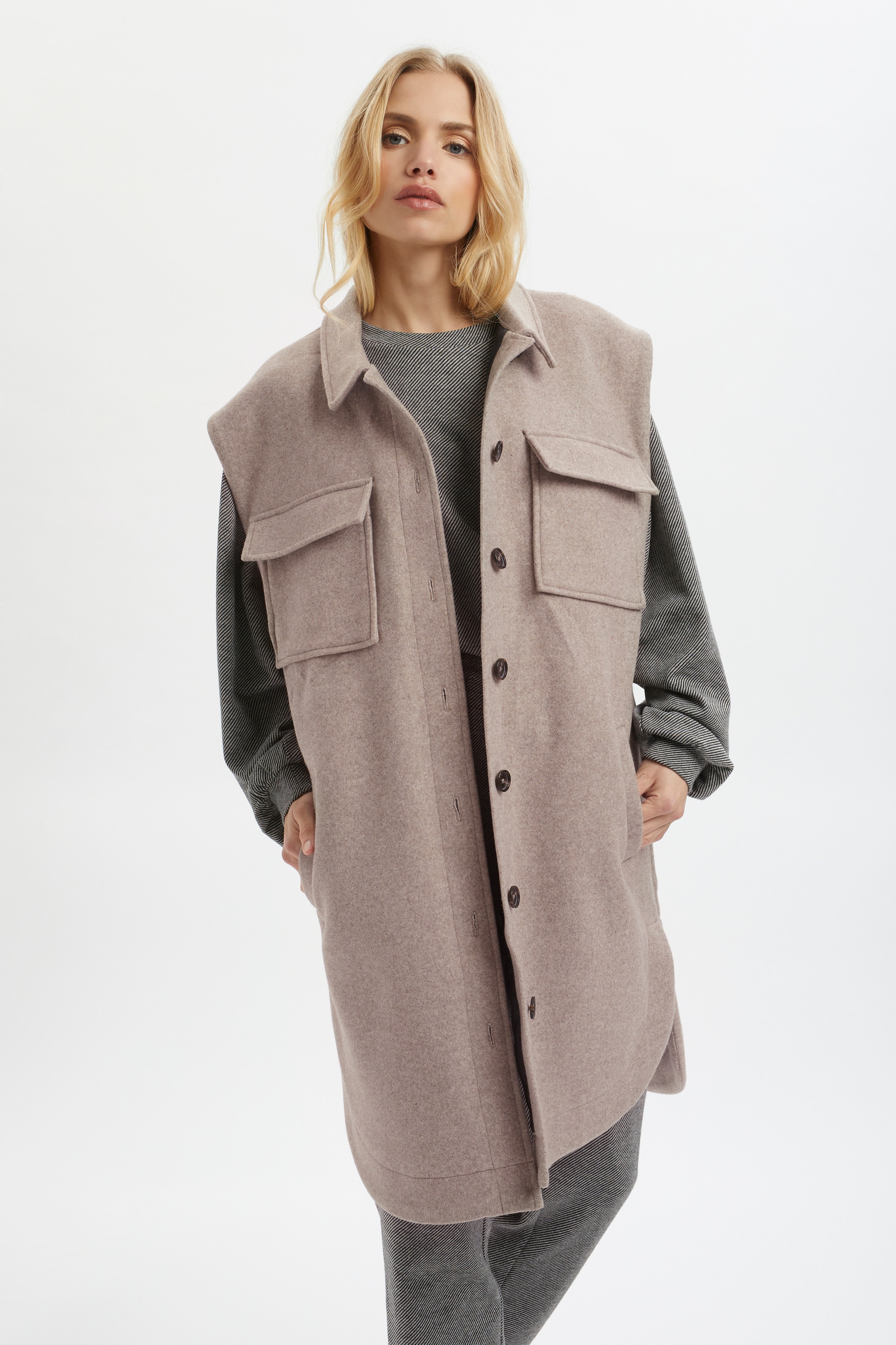 KAmelida Varm vest LOOKBOOK FRONT 10506014-1708081