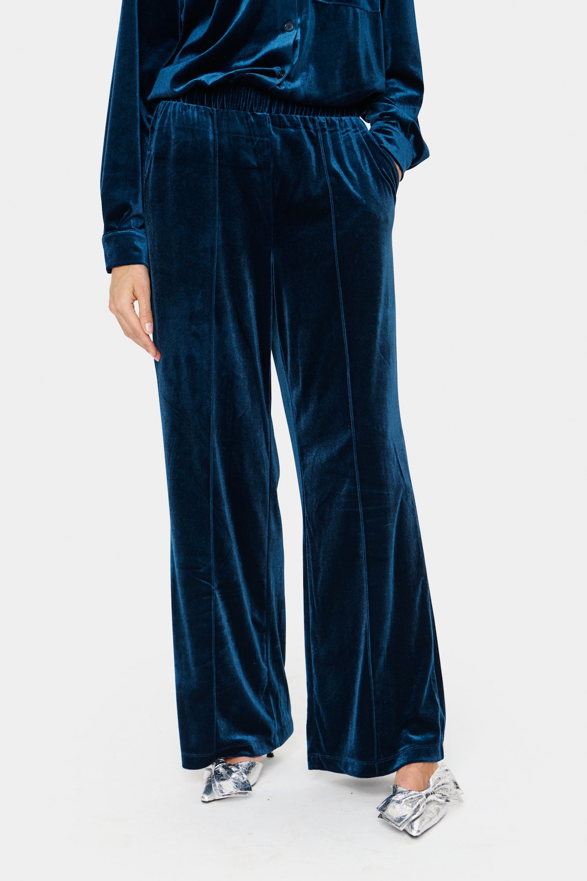 HenrikaSZ Velvet Trousers in titan polyester