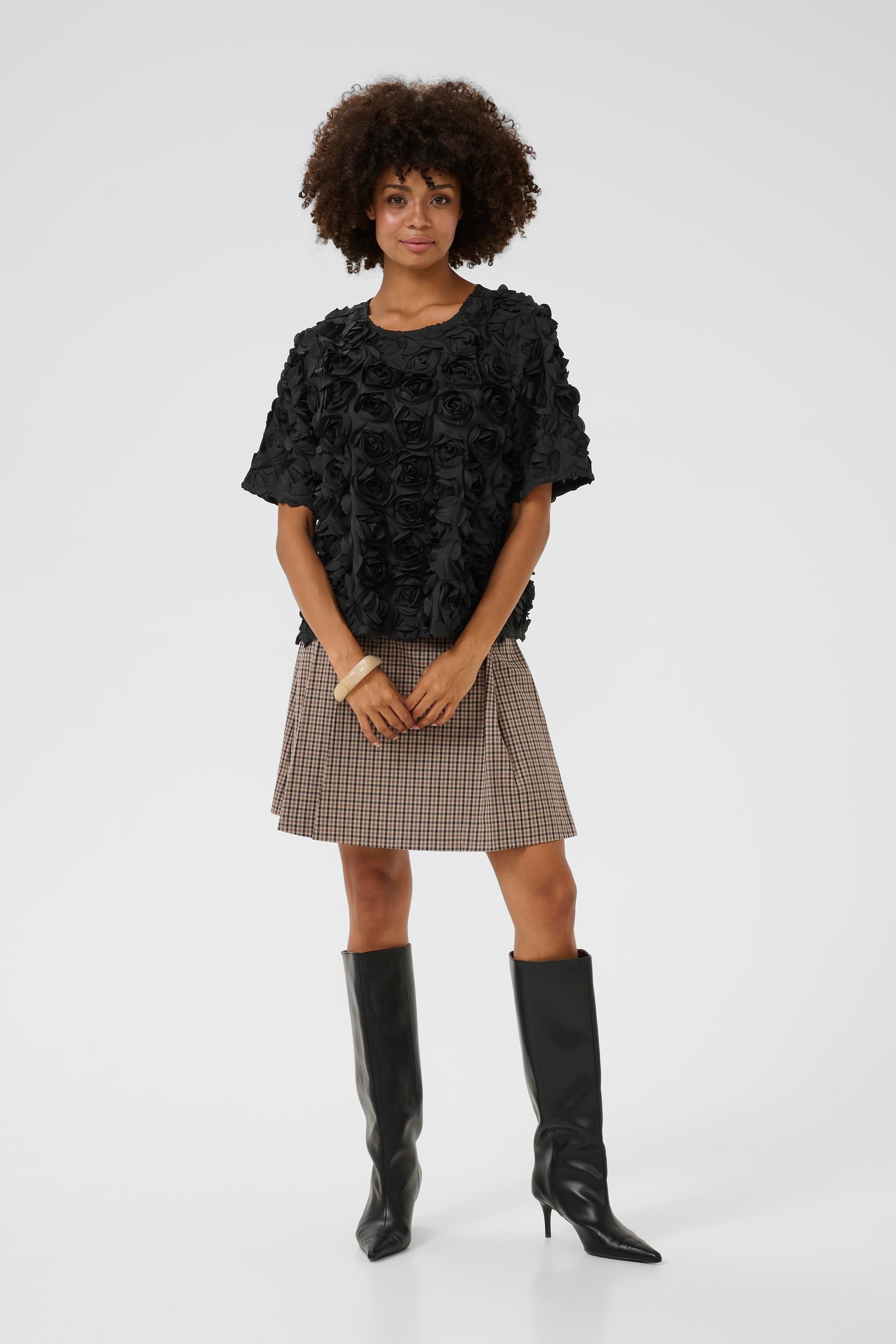CUcebrine Blumenbluse LOOKBOOK FRONT 50112316-500012