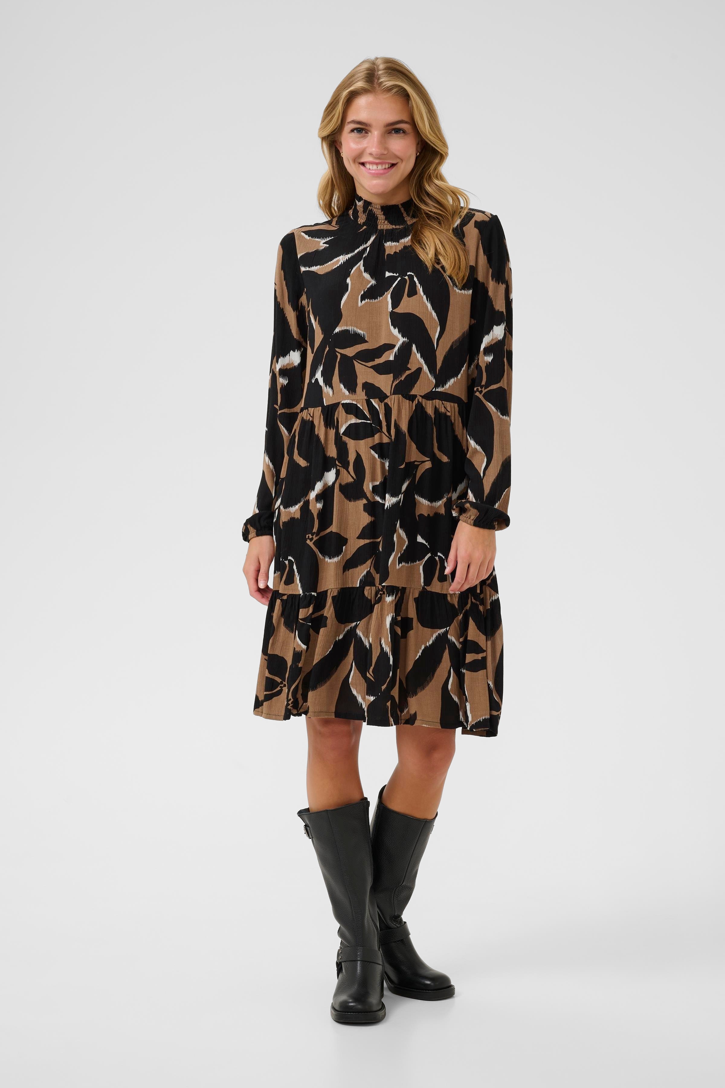 KAlinda Jurk LOOKBOOK FRONT 10510741-108791