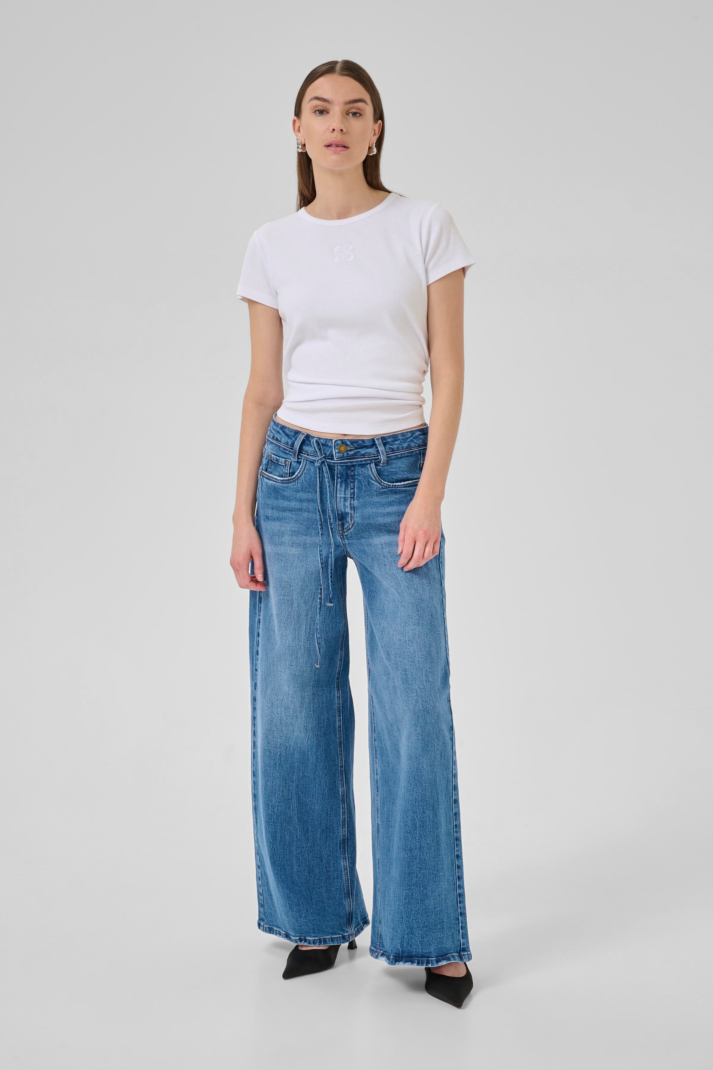 MWKaro 144 Mid X-Wide Jeans LOOKBOOK FRONT 10705256-100053