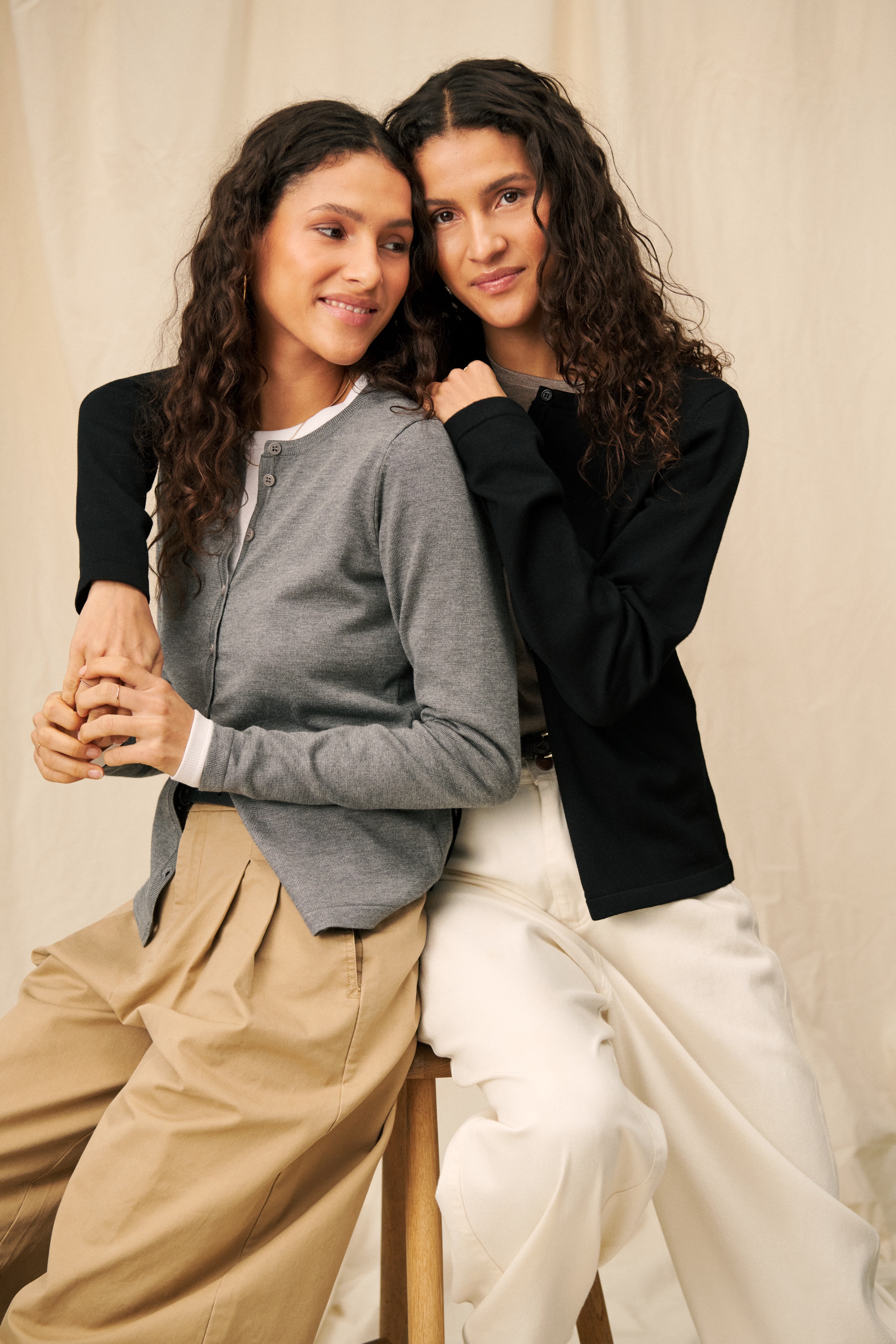 MilaSZ R-Neck Cardigan LOCATION NONE 30500005-1739141