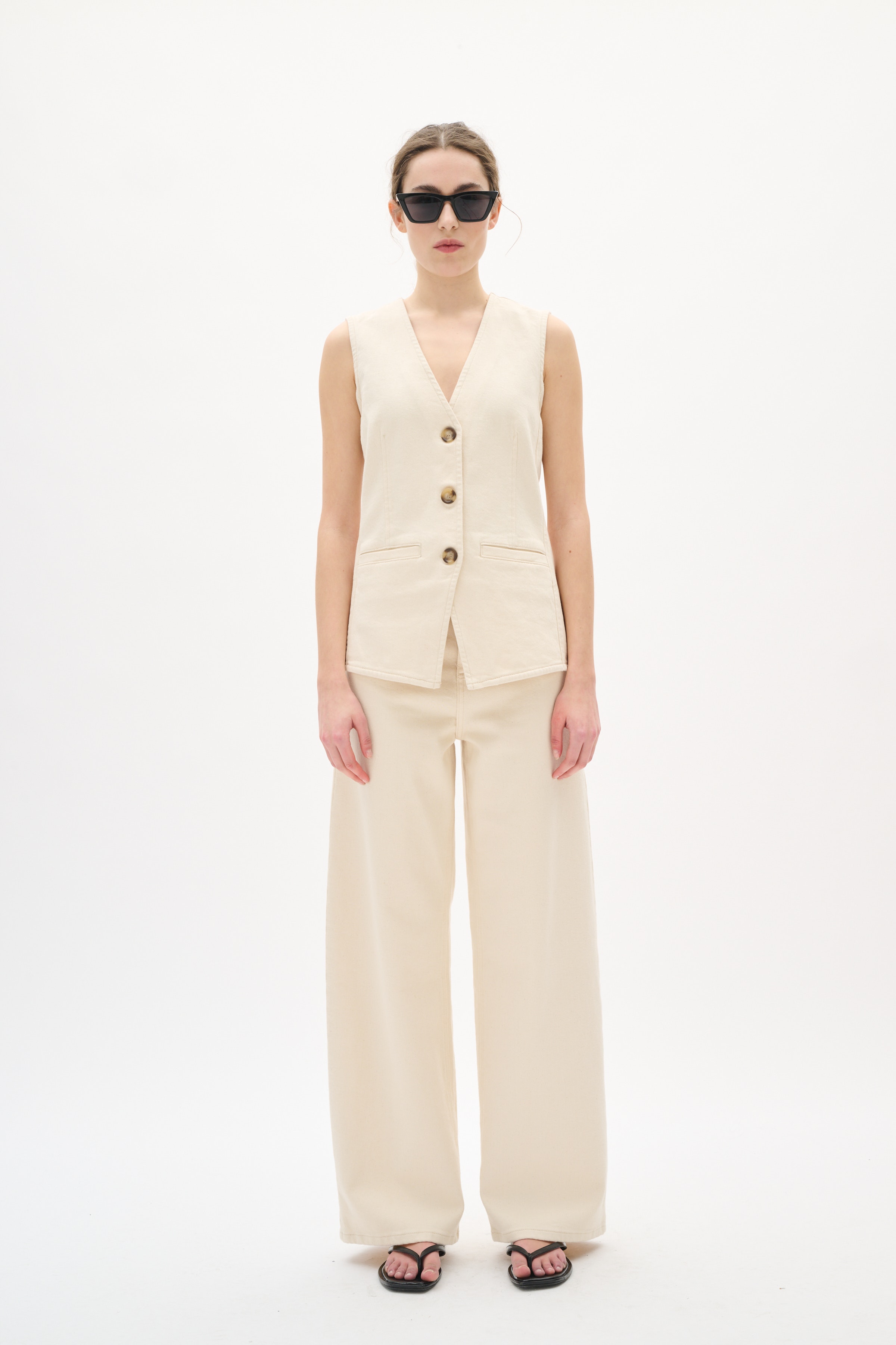 BaccaIW Denim Waistcoat LOOKBOOK FRONT 30110529-300597