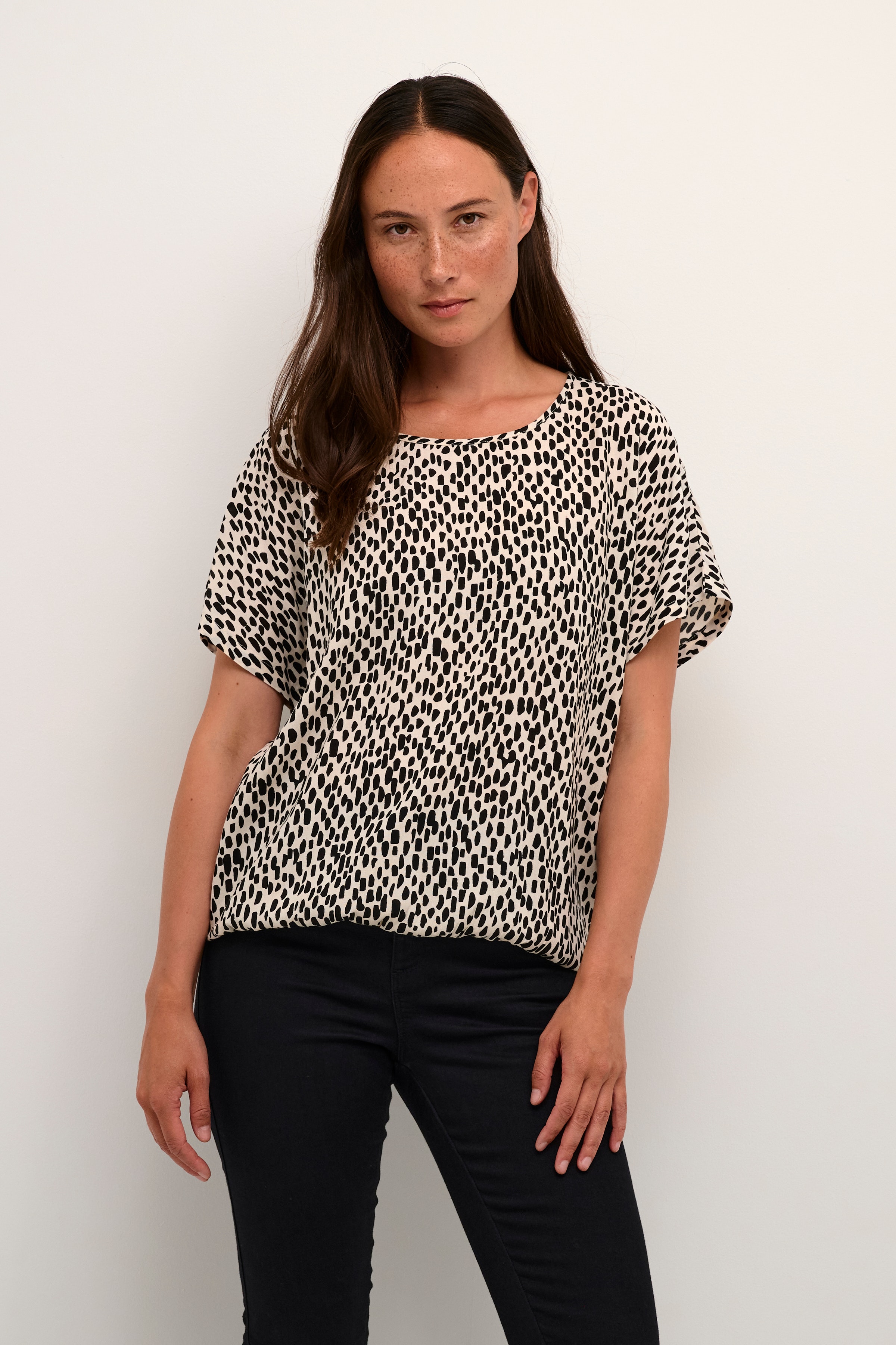 KAjetta Blouse LOOKBOOK FRONT 10508417-105655