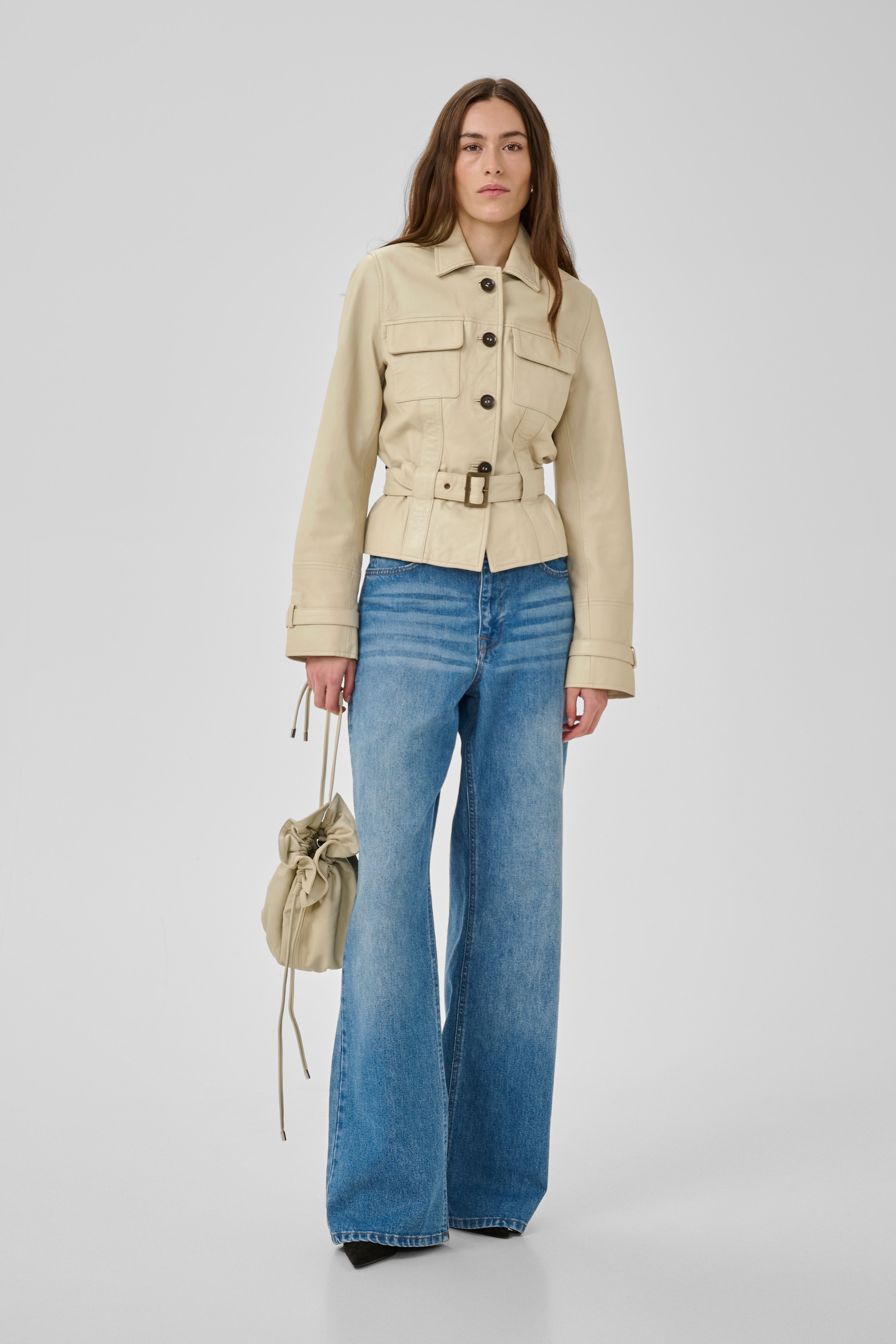 MWThea Casual Jacke LOOKBOOK FRONT 10705523-109321