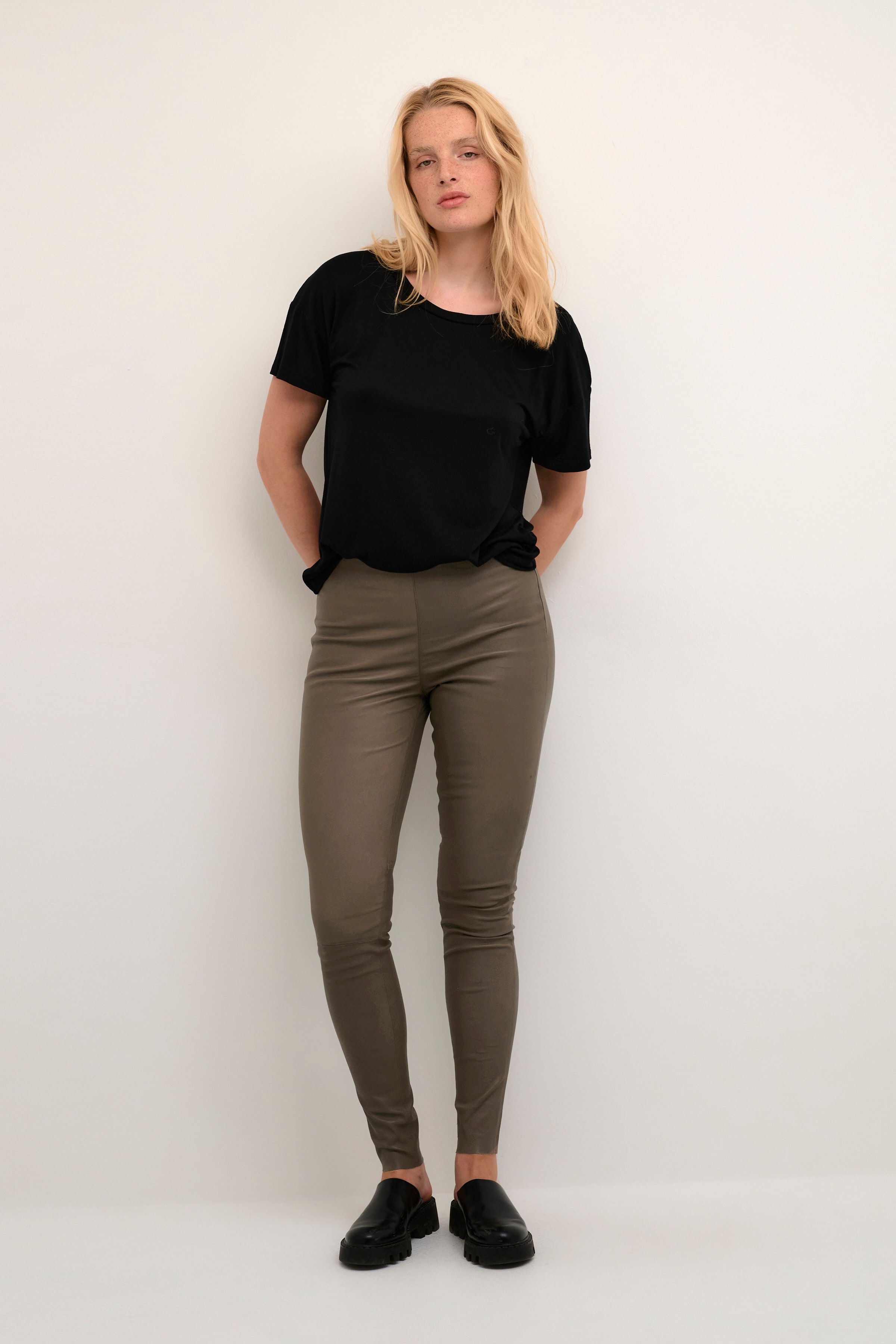 MemeKB Leather trousers LOOKBOOK FRONT 10102014-181112