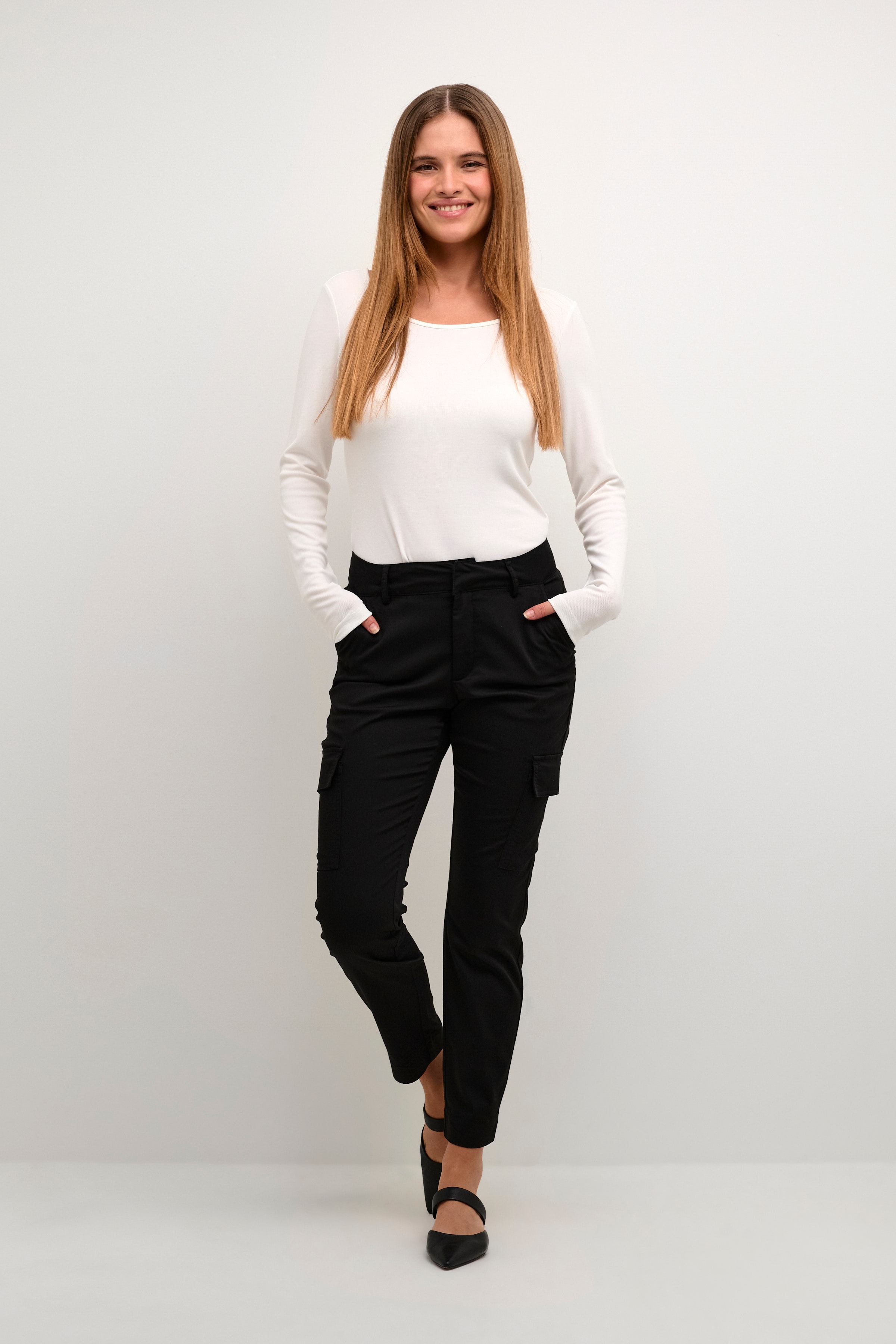 KAlea Pocket Pants LOOKBOOK FRONT 10507855-100121