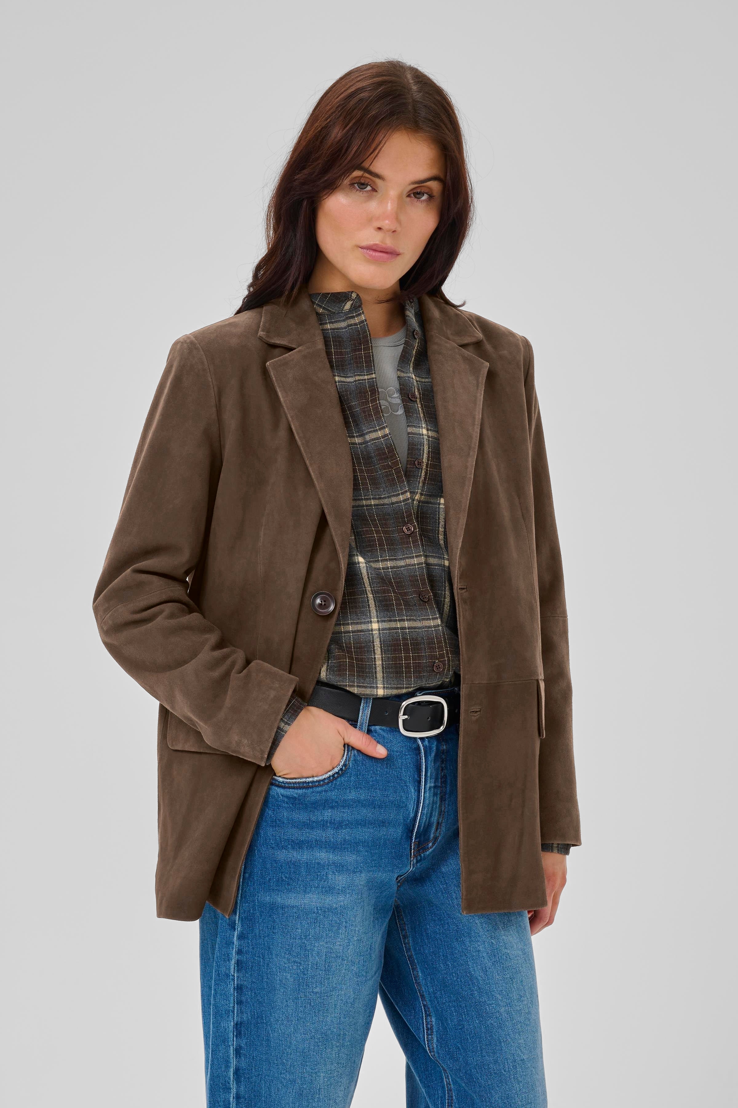 TaraMW Wildleder-Blazer LOOKBOOK FRONT 10705298-190840