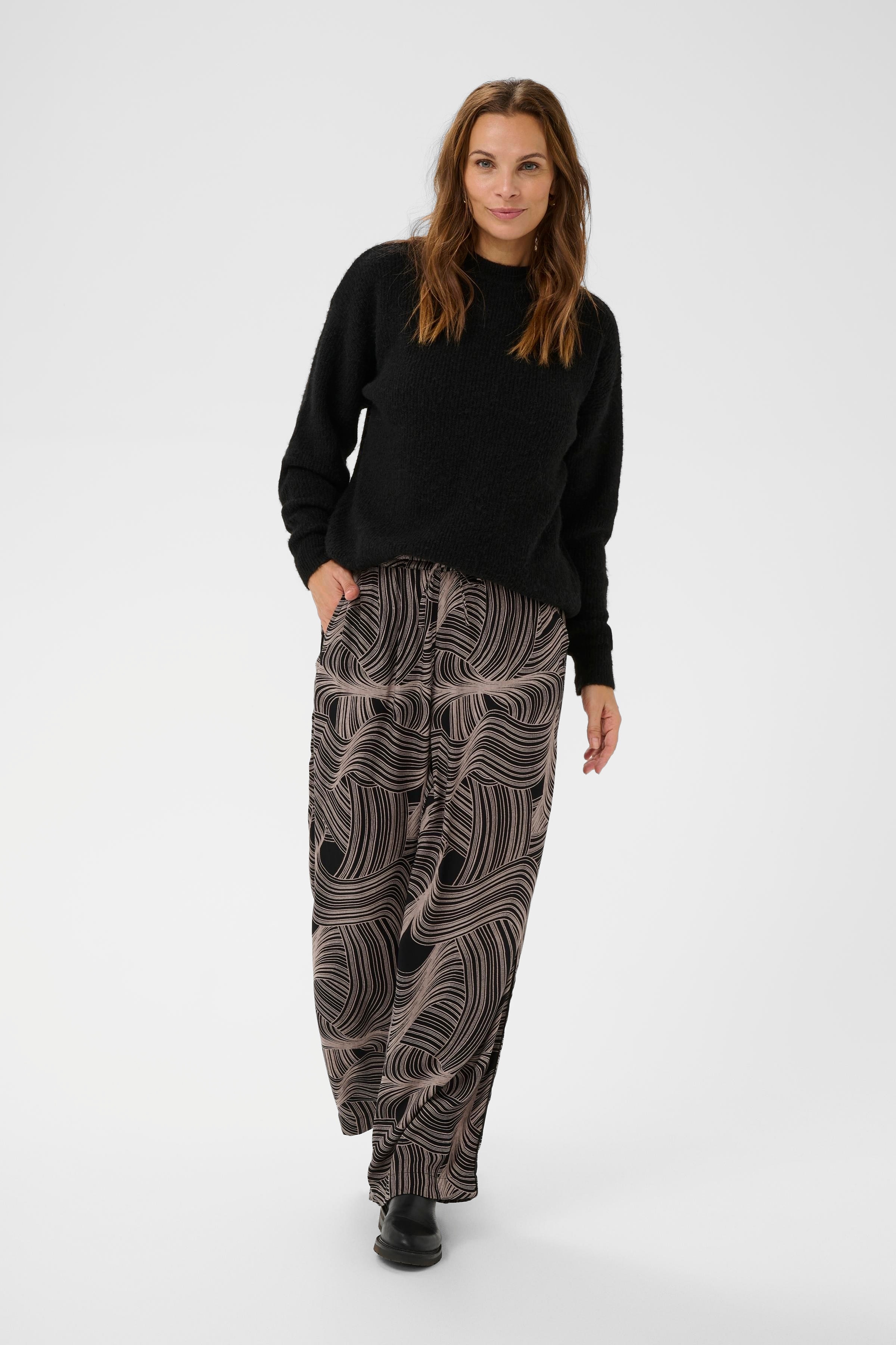 BPerianna Hose LOOKBOOK FRONT 40200043-108648