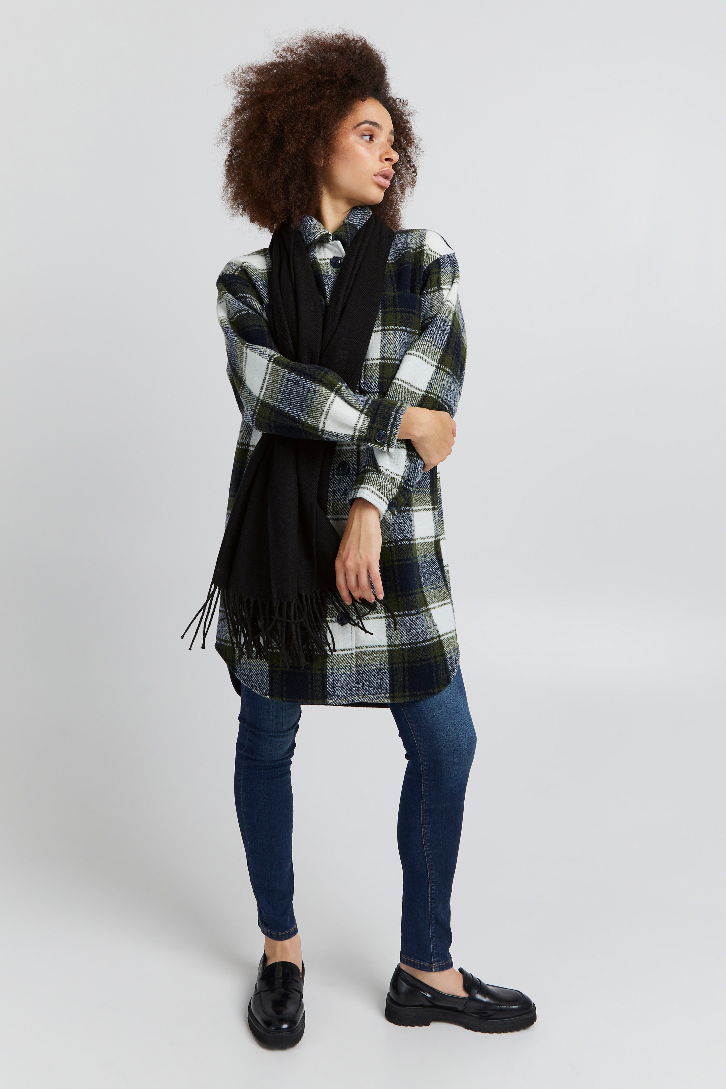 Scarf LOOKBOOK FRONT 20117214-194008