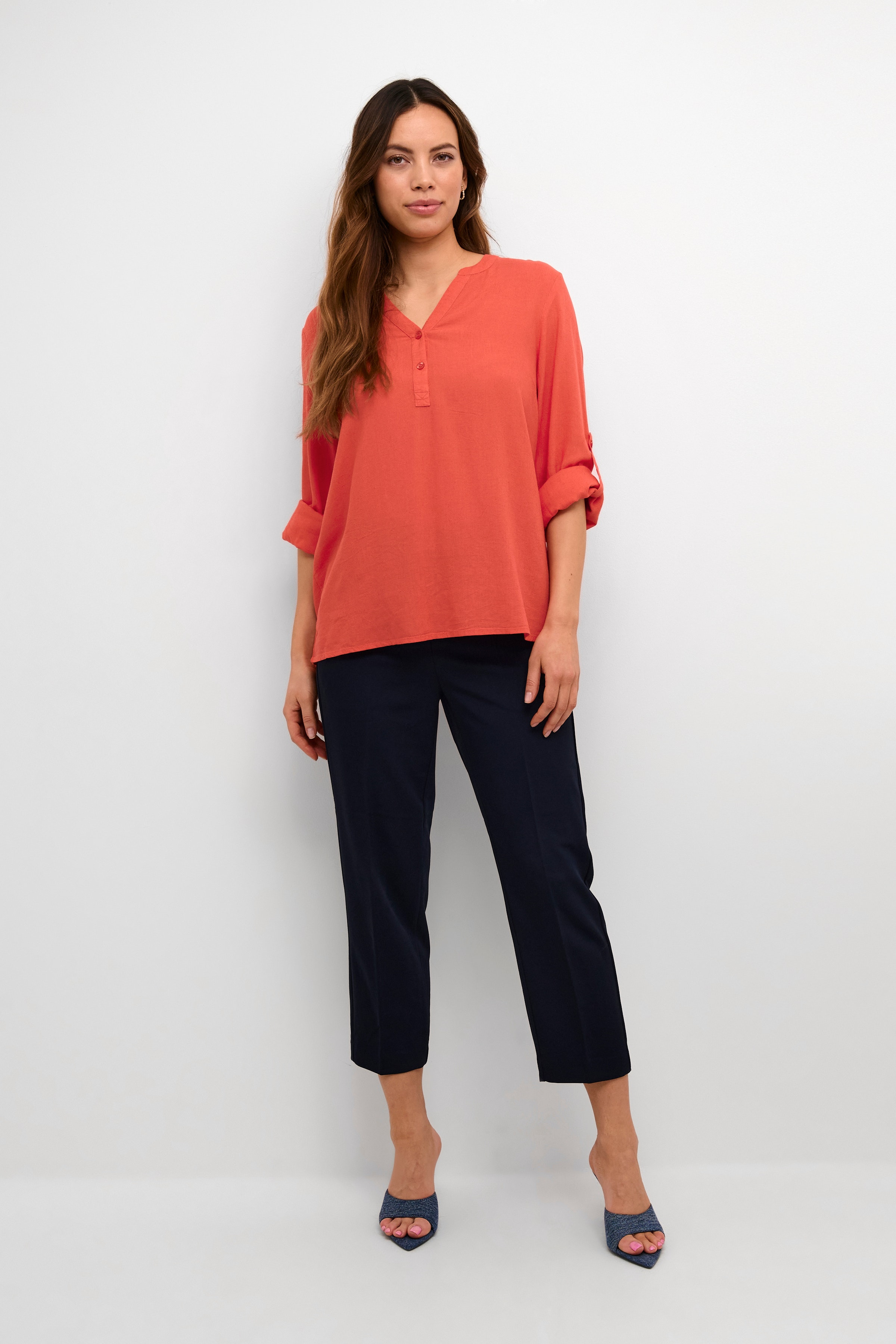 KAmilia Linen blouse LOOKBOOK FRONT 10508313-181651