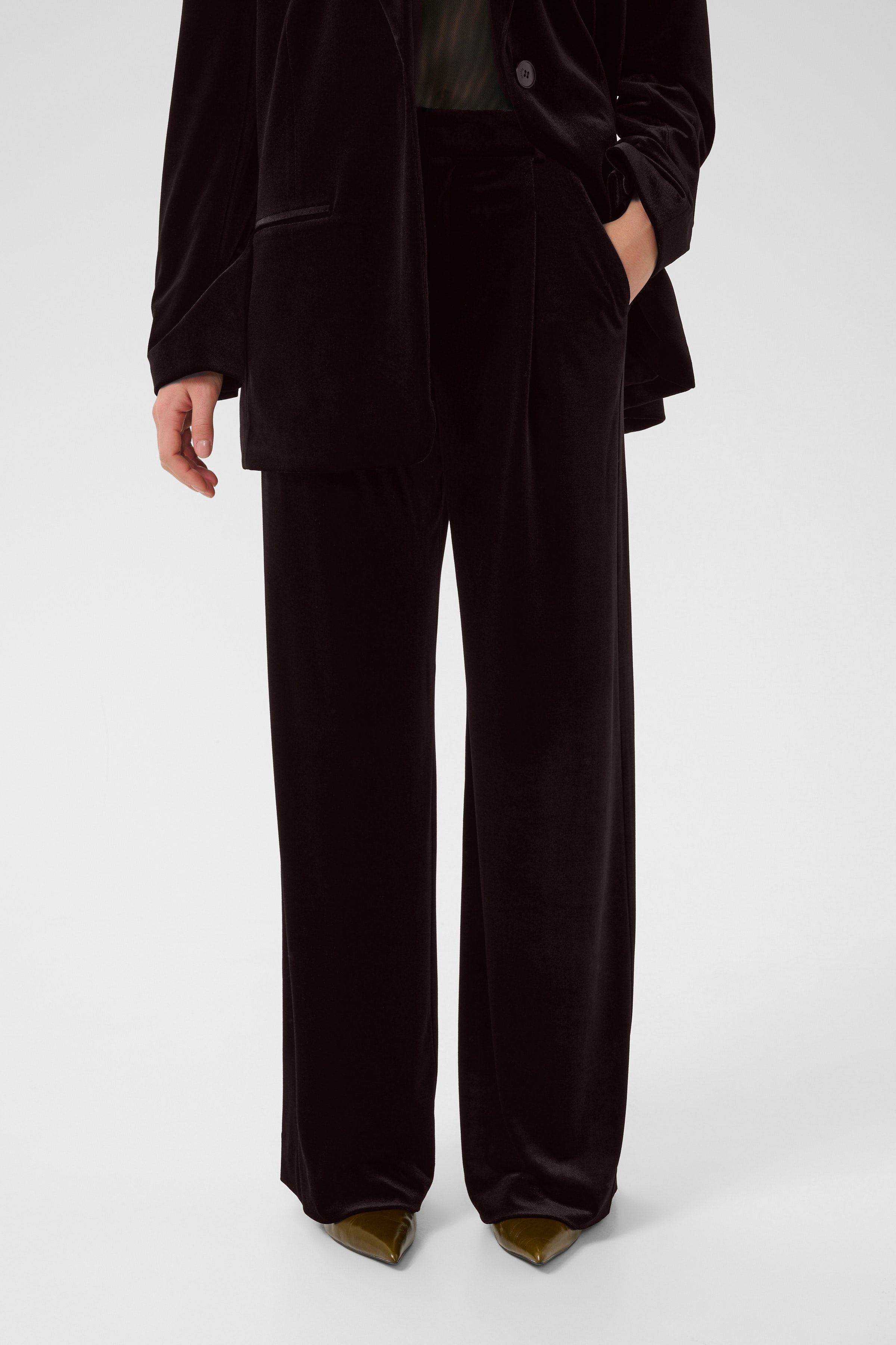 GZvitta Trousers LOOKBOOK FRONT 10910718-191018