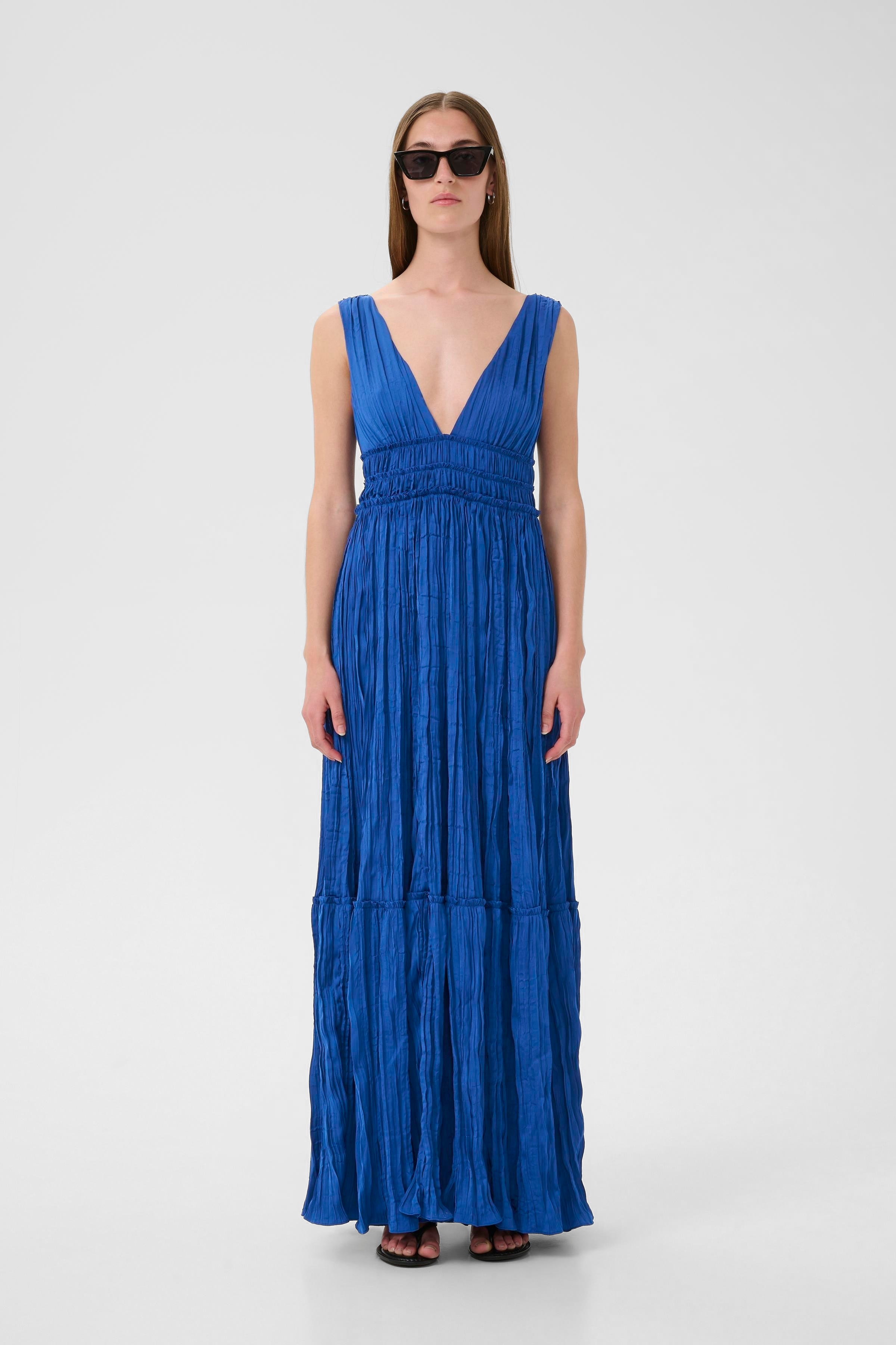 AlexaIW lang Kjole LOOKBOOK FRONT 30110852-193953