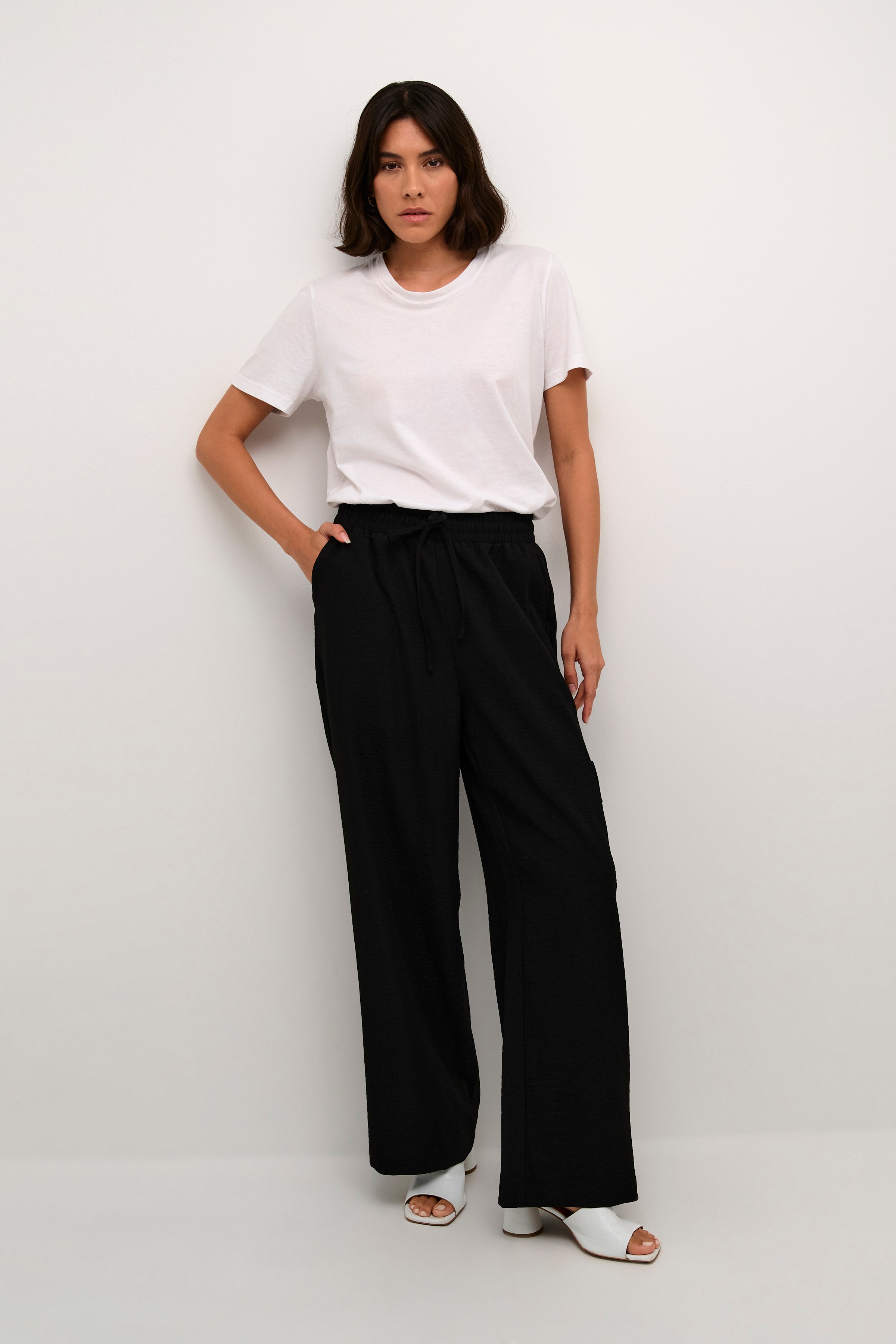 KAelenor Trousers LOOKBOOK FRONT 10508792-100121