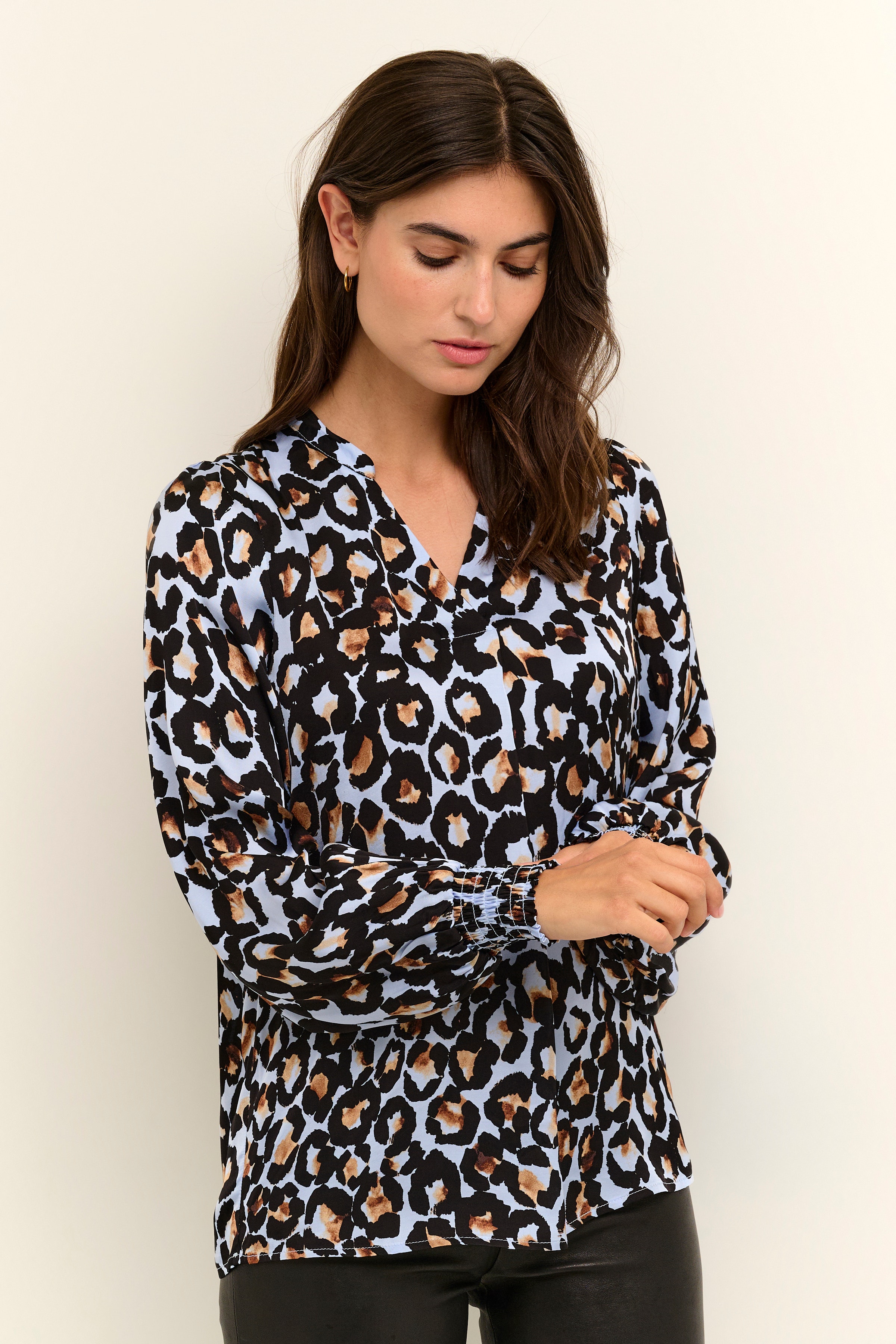 CUvinca Leopard blus LOOKBOOK FRONT 50109250-153919