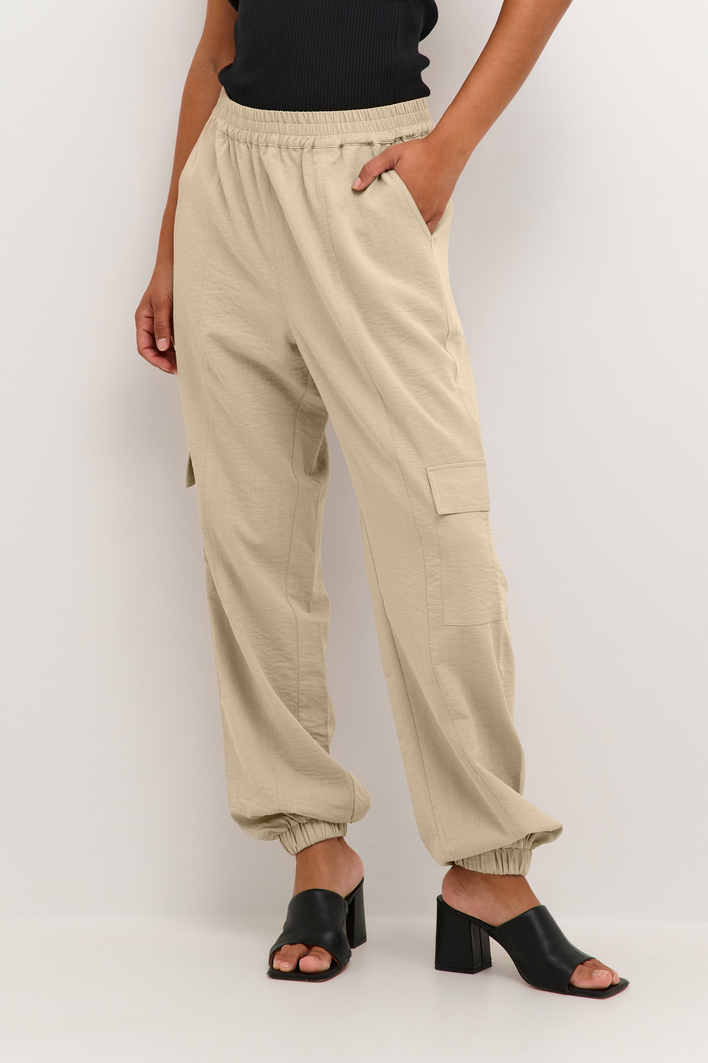 KAmajse Trousers LOOKBOOK FRONT 10508685-151305