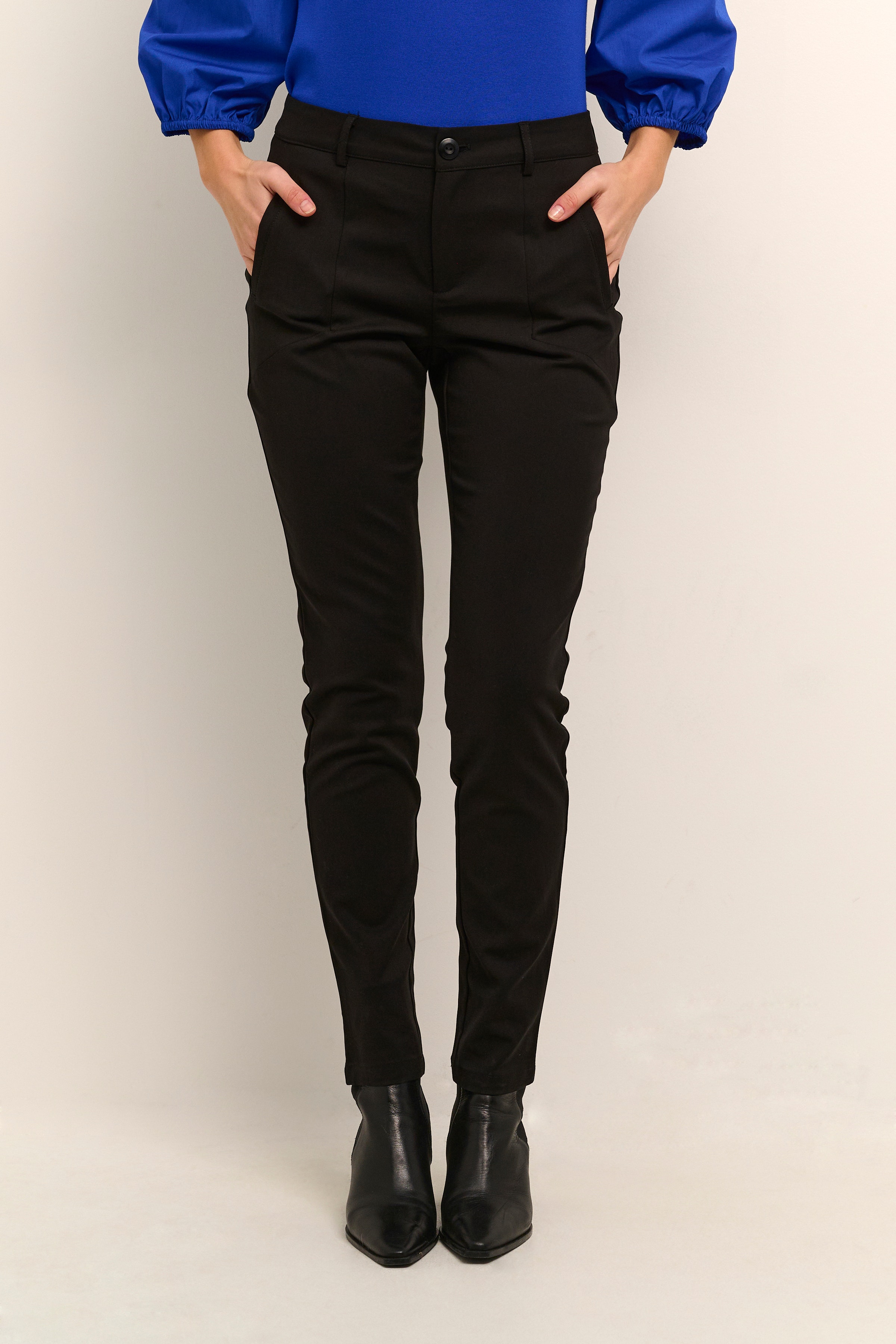 Vera Trousers LOOKBOOK FRONT 550677-50600