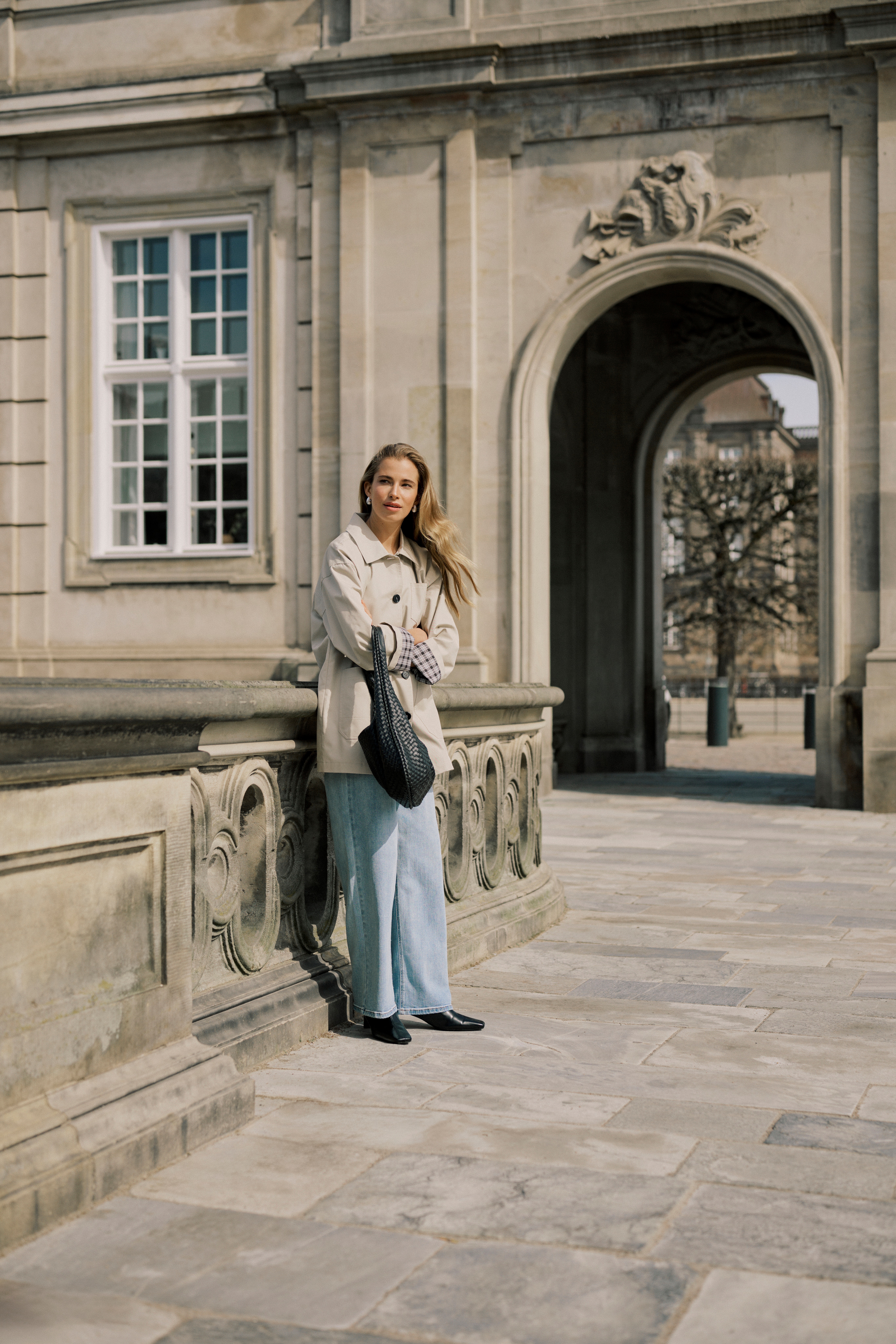 KAvalentina Mantel LOCATION NONE 10511074-151305