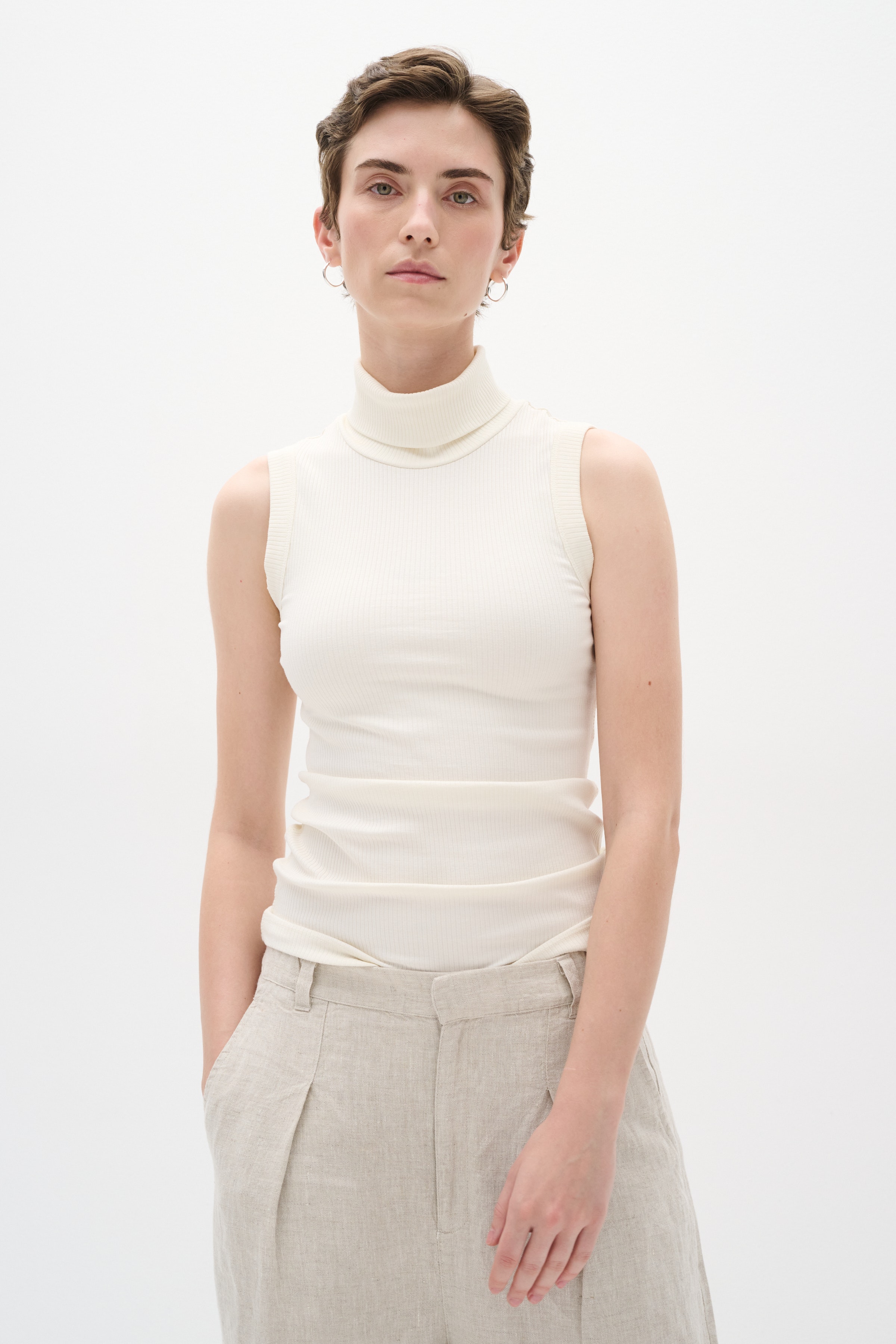 DAGNAIW Turtleneck TOP LOOKBOOK FRONT 30106690-110701