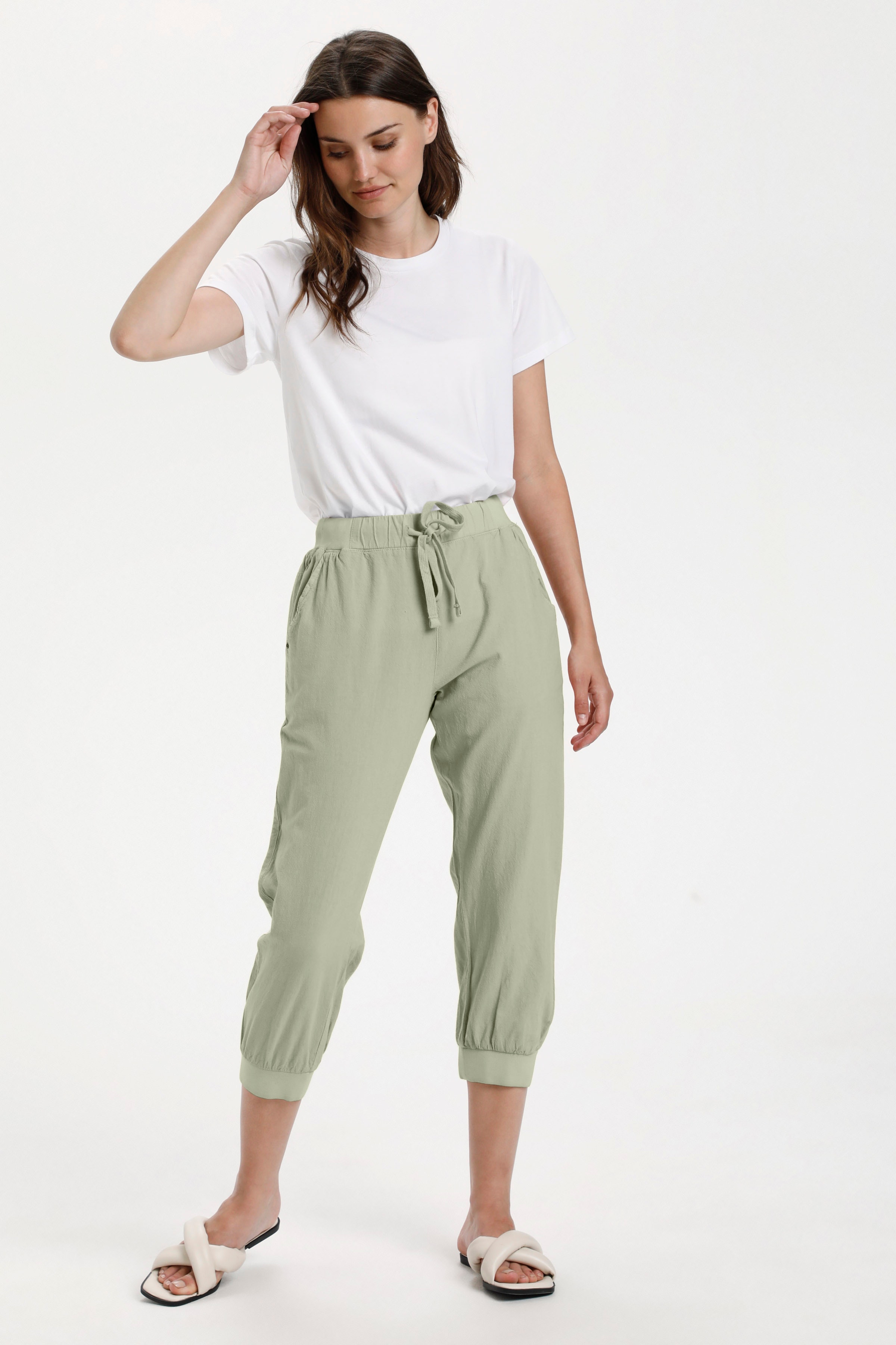 Naya Capri pants LOOKBOOK FRONT 10502803-166008