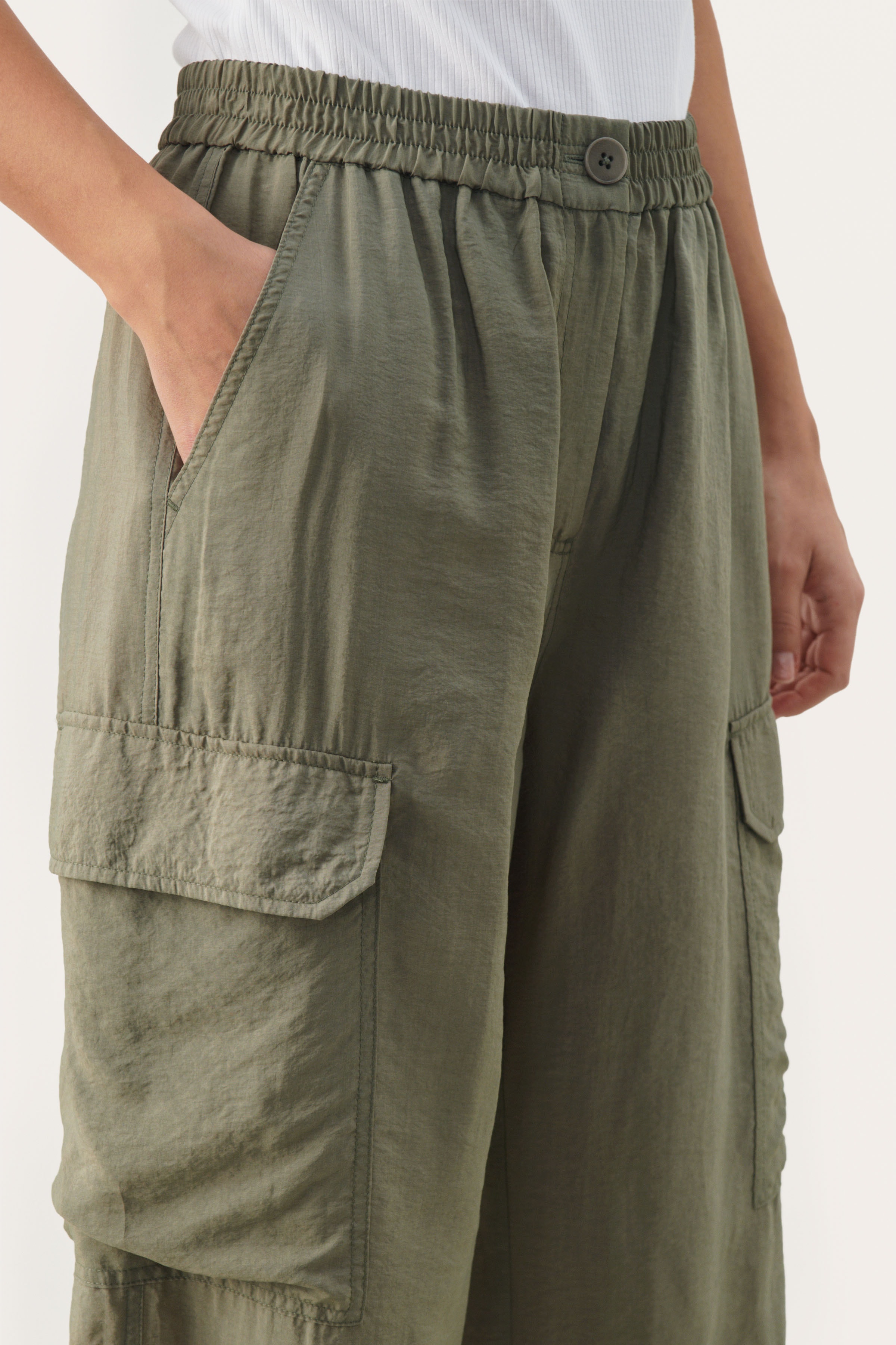 EraPW Cargo trousers LOOKBOOK DETAIL 30308457-170613