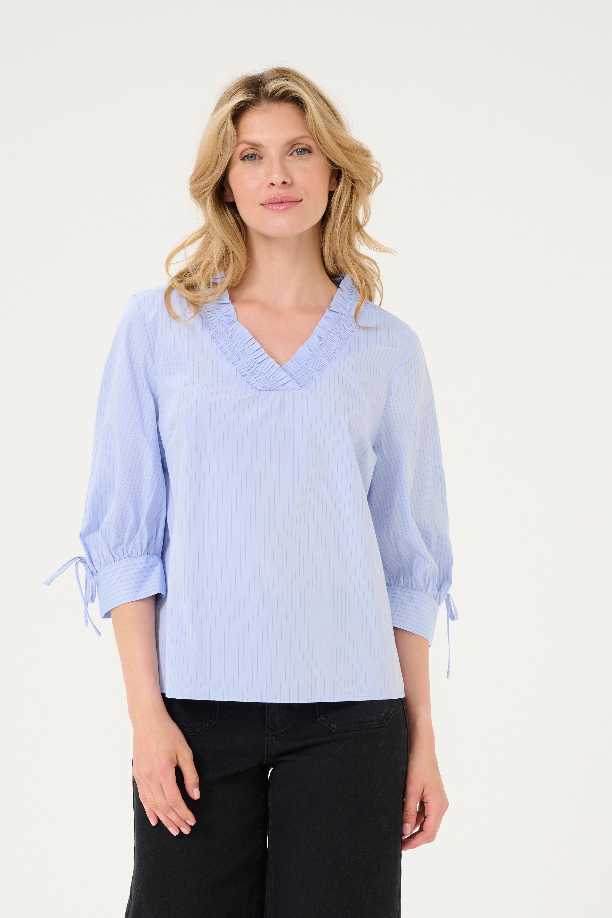 KAtara Blouse LOOKBOOK FRONT 10552367-107267