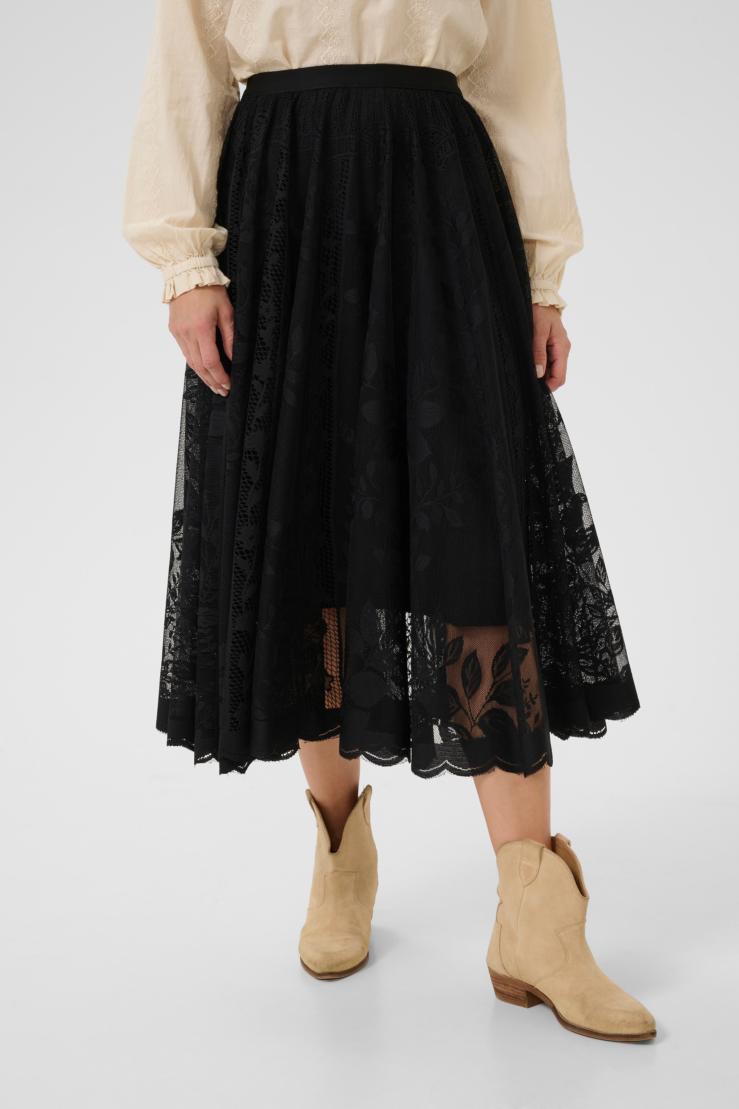 CRLuanna Skirt LOOKBOOK FRONT 10613856-100120