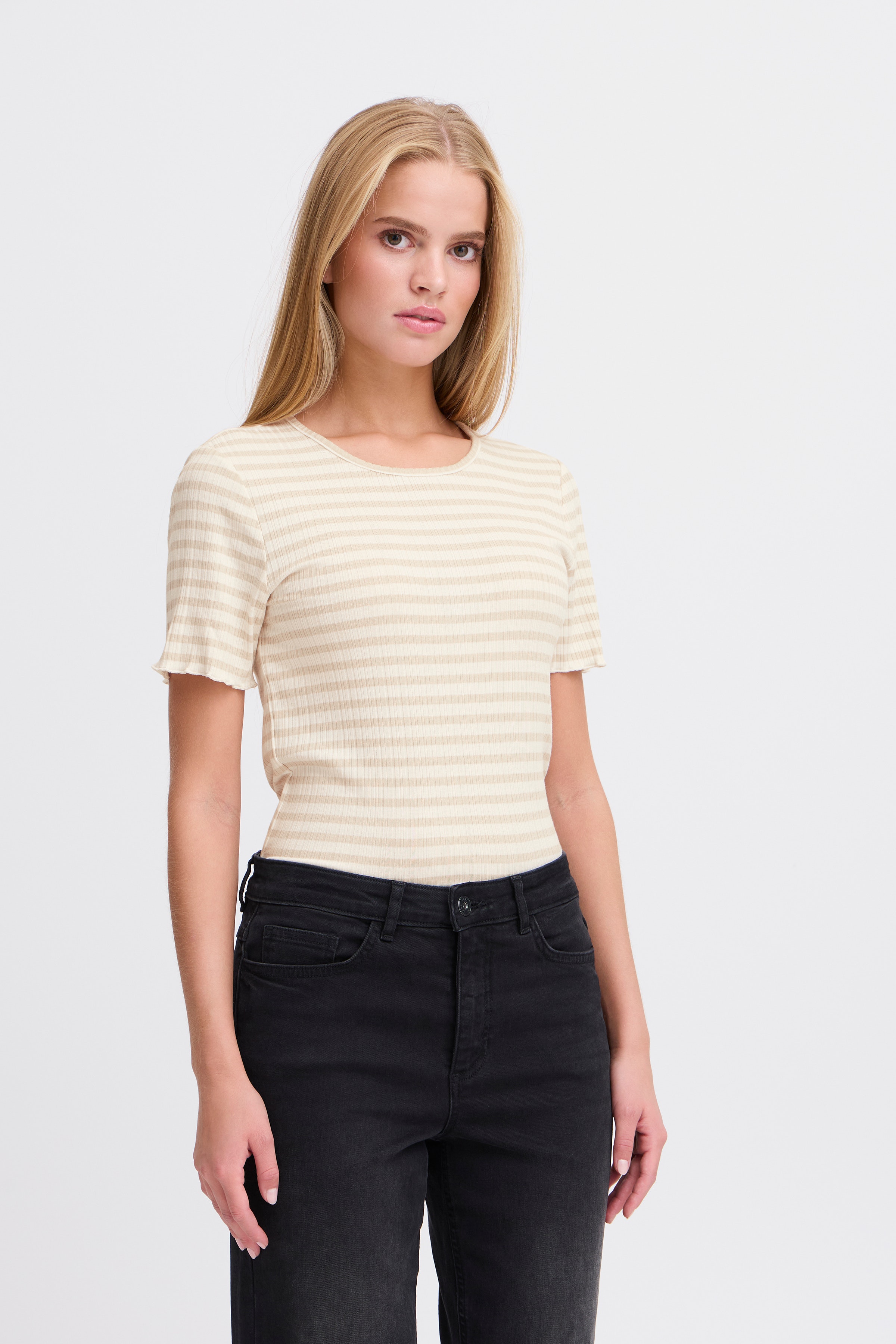 IHCELLA T-shirt LOOKBOOK FRONT 20122818-204496