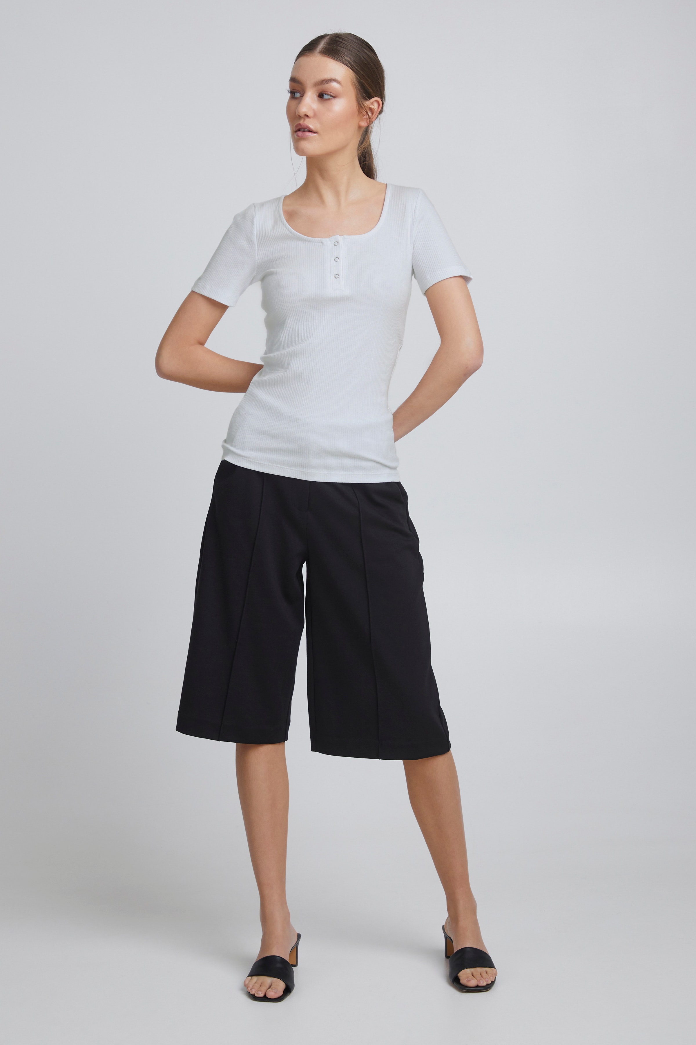 IHSUPER T-shirt LOOKBOOK FRONT 20115914-110601